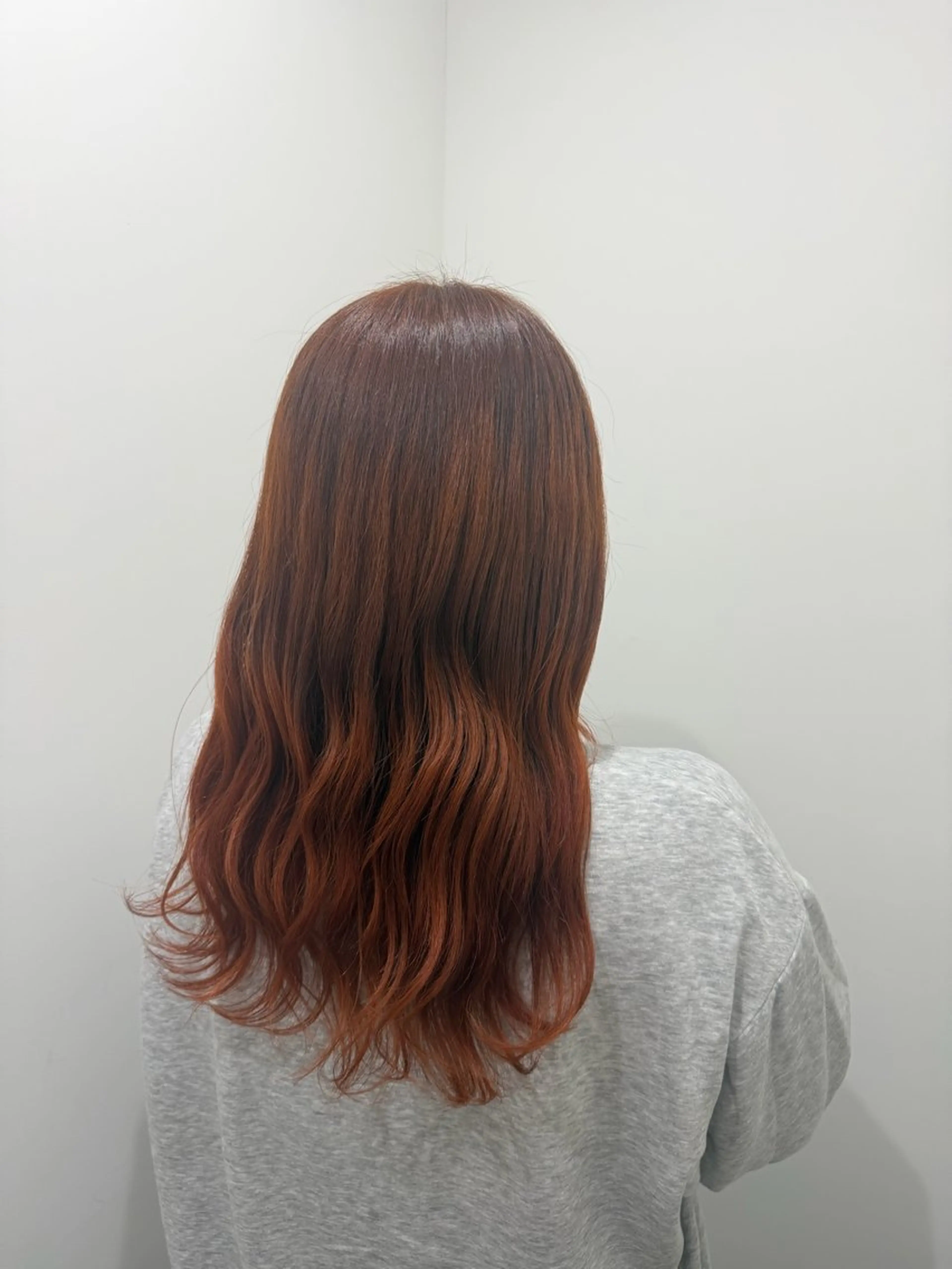 セミロング カット ヘアカラー HUE所属・西能 心音のヘアスタイル