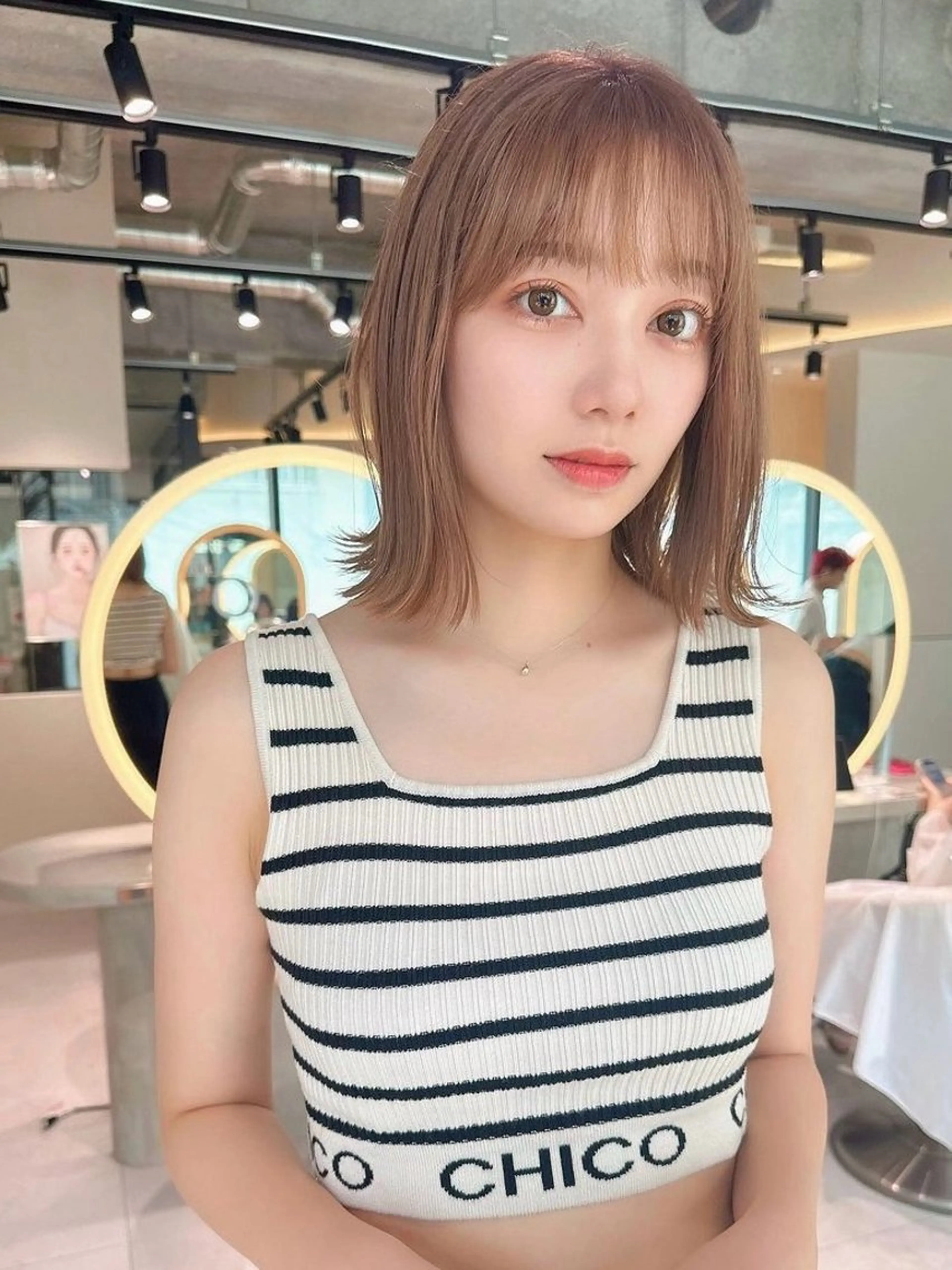 ショート nene 艶カラーのヘアスタイル