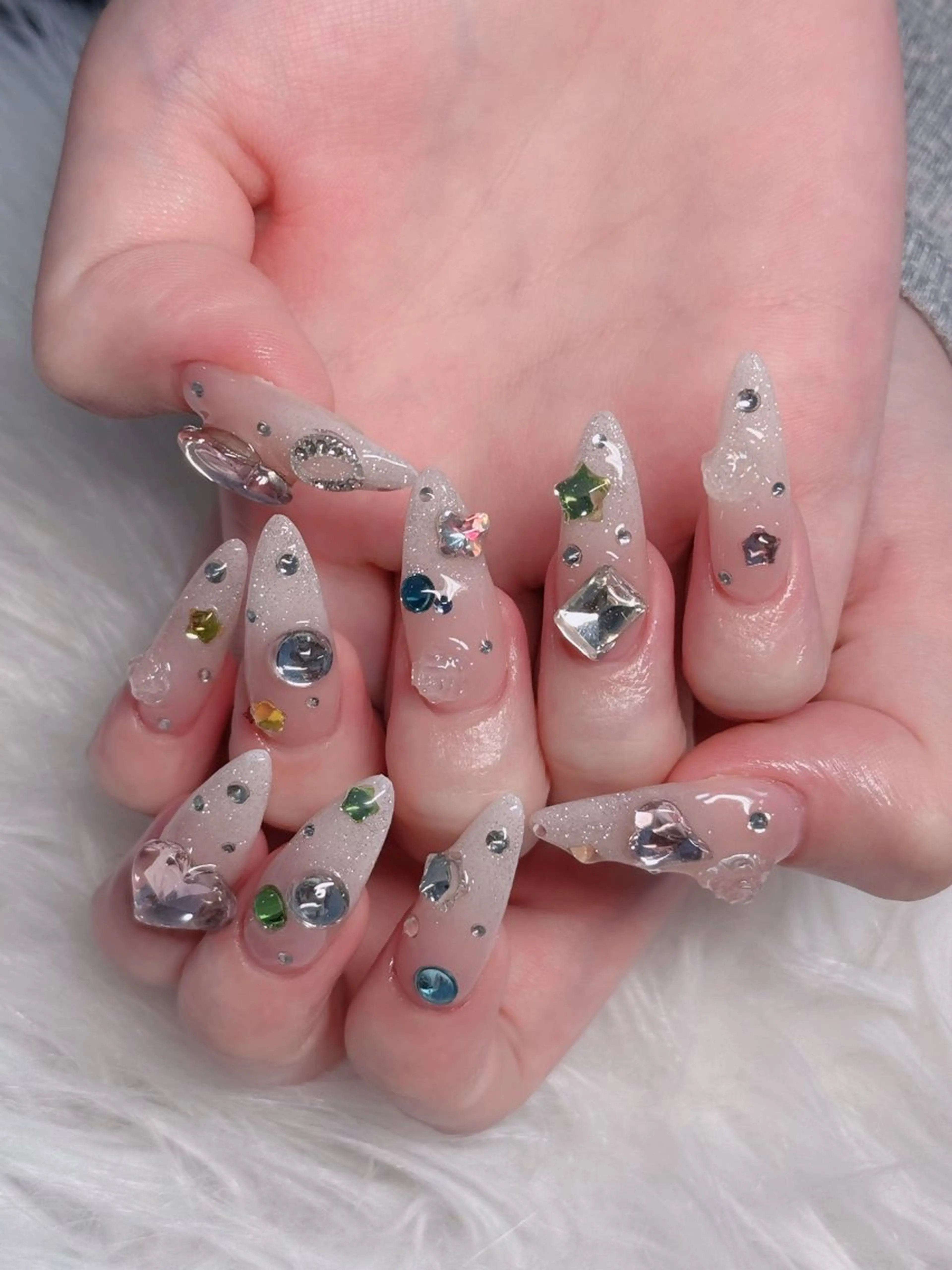 ネイル オーロラネイル フレンチネイル ジェルネイル ハロウィン キラキラネイル H.baby Nail Salon所属・H.baby Nail Salonのネイルデザイン