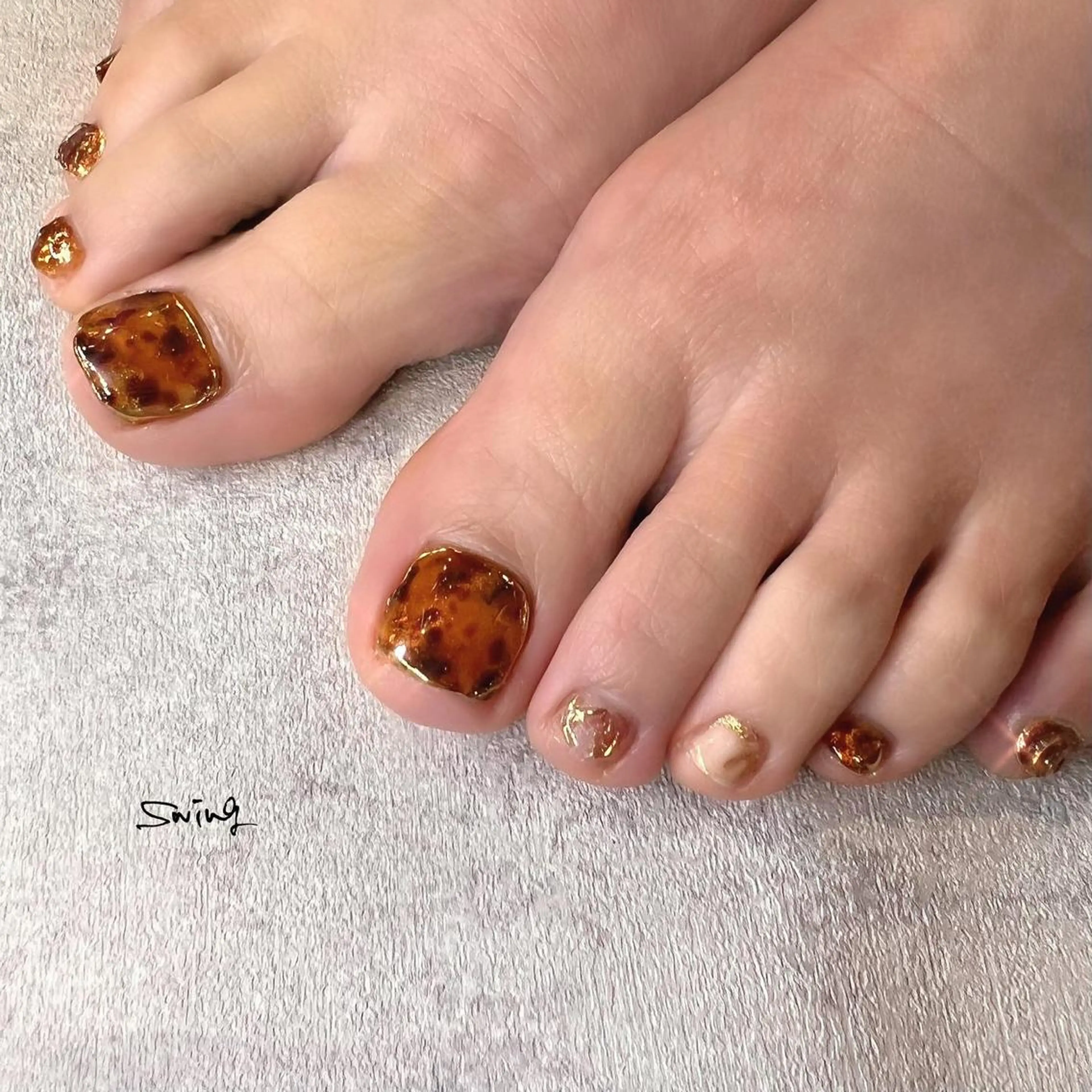 ネイル べっ甲ネイル ゴールド SWING Nail Salon所属・Yoshida Takakoのネイルデザイン