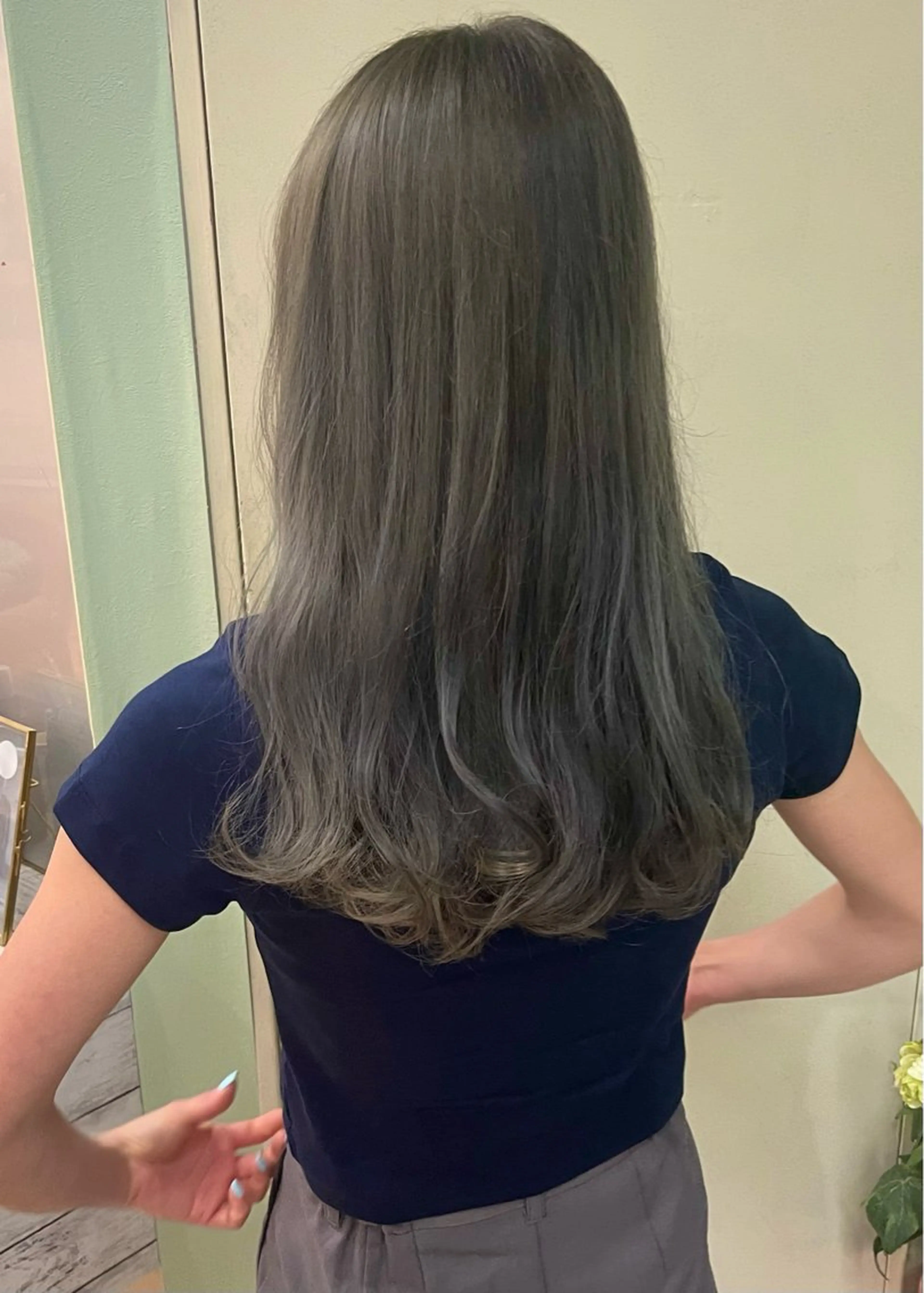 ミディアム カラー ブリーチ ケアブリーチ グレージュ モカグレージュ カット ヘアカラー トリートメント 髪質改善ｶﾗｰ ｹｱﾌﾞﾘｰﾁ/ﾀﾑのヘアスタイル