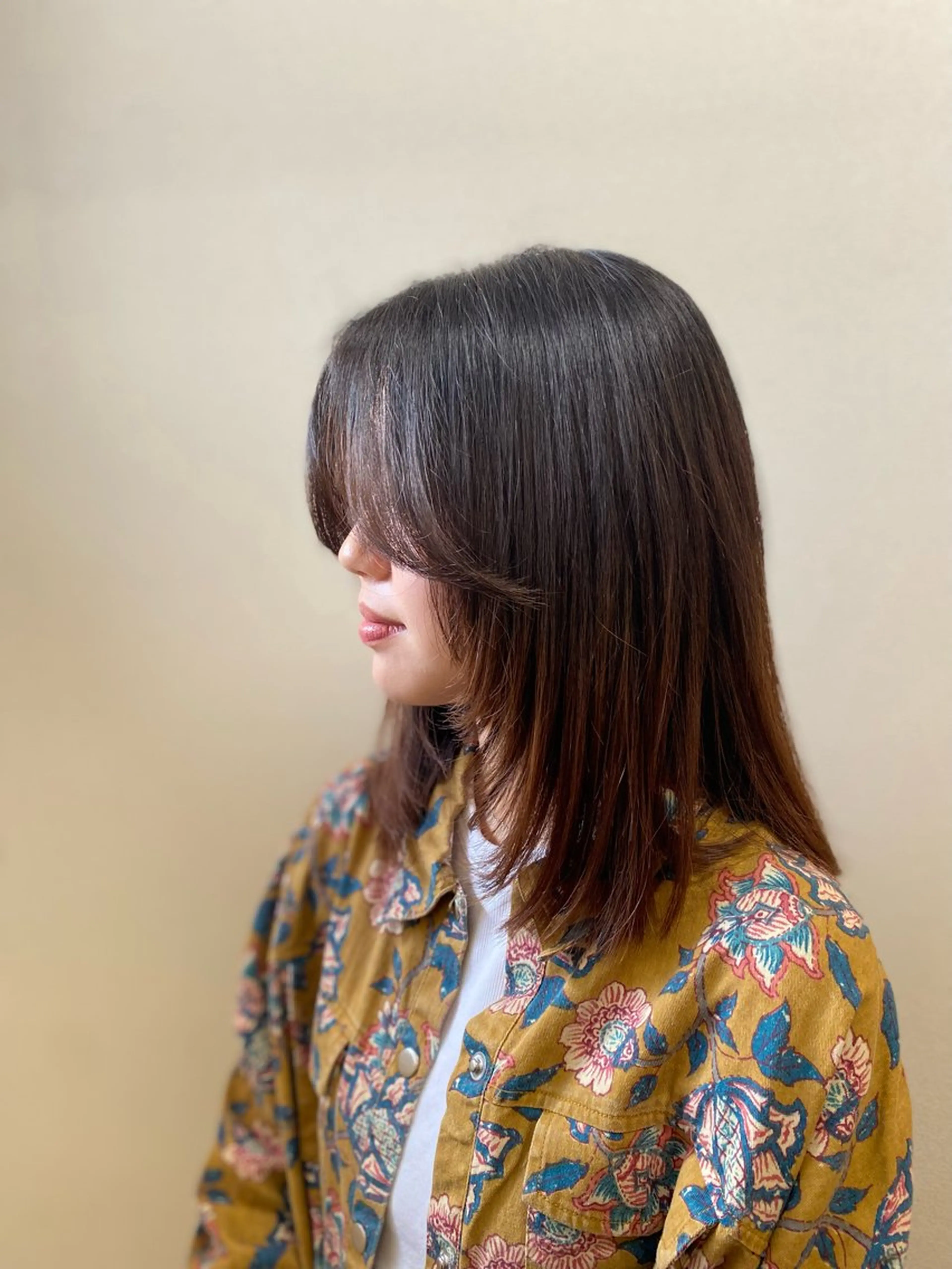 ミディアム 顔まわりレイヤー 顔周りカット レイヤーカット 伊藤 裕也のヘアスタイル