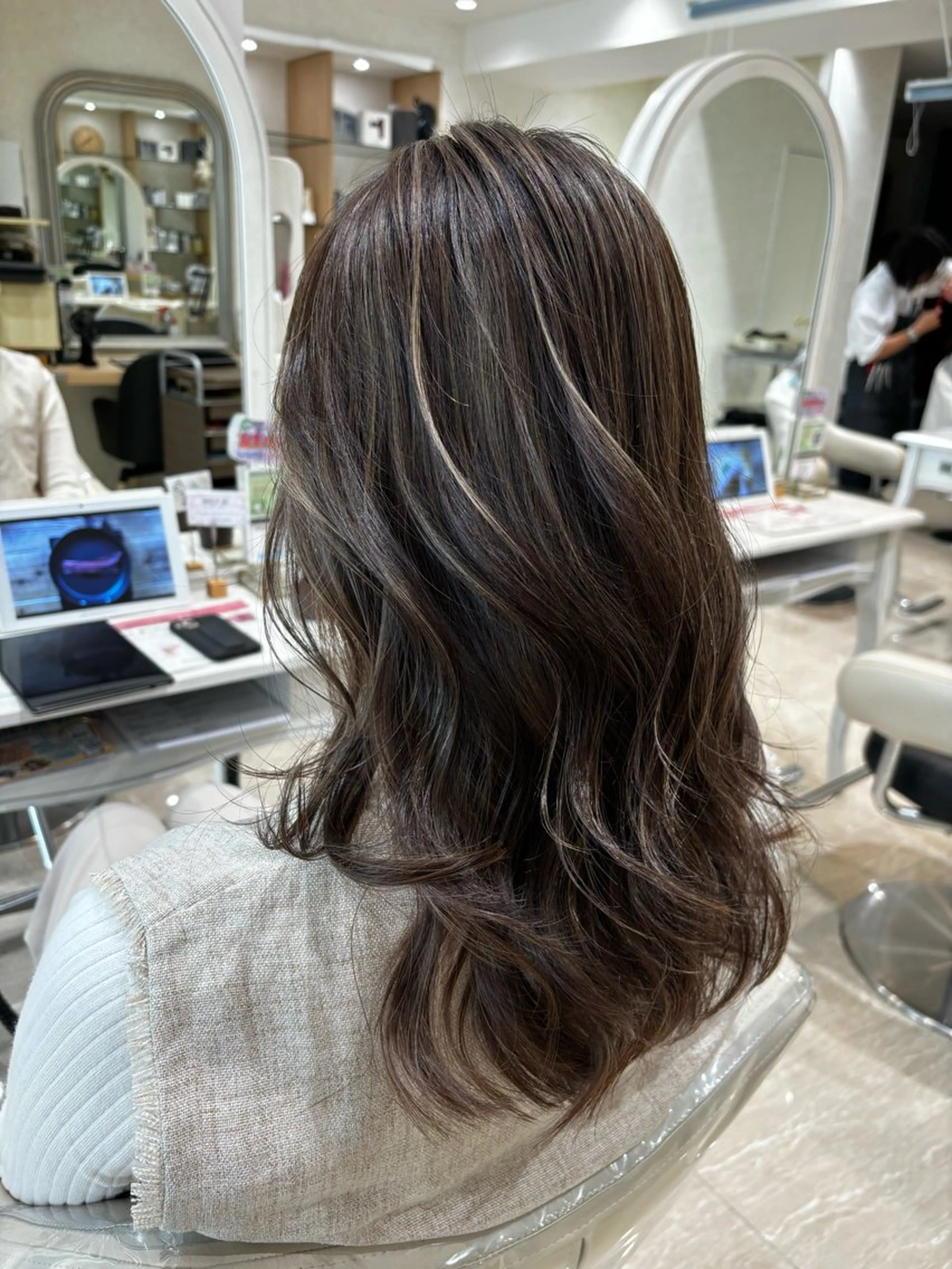 ロング カラー ハイライトカラー ハイライト ヘアカラー ぷっつりボブ🫧 タケウチアミのヘアスタイル