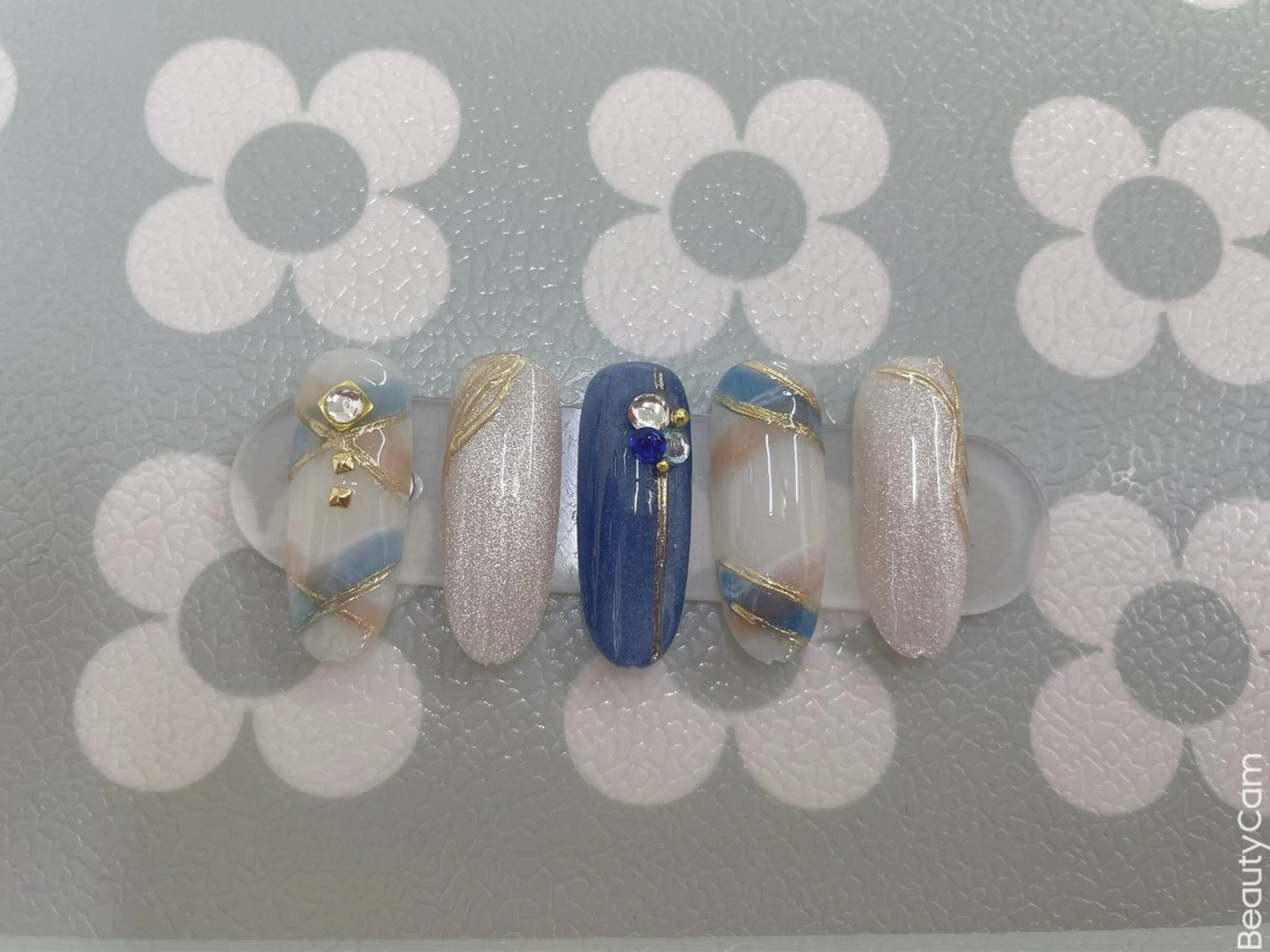 ネイル 持ち込み MIKIネイル YoYoのネイルデザイン
