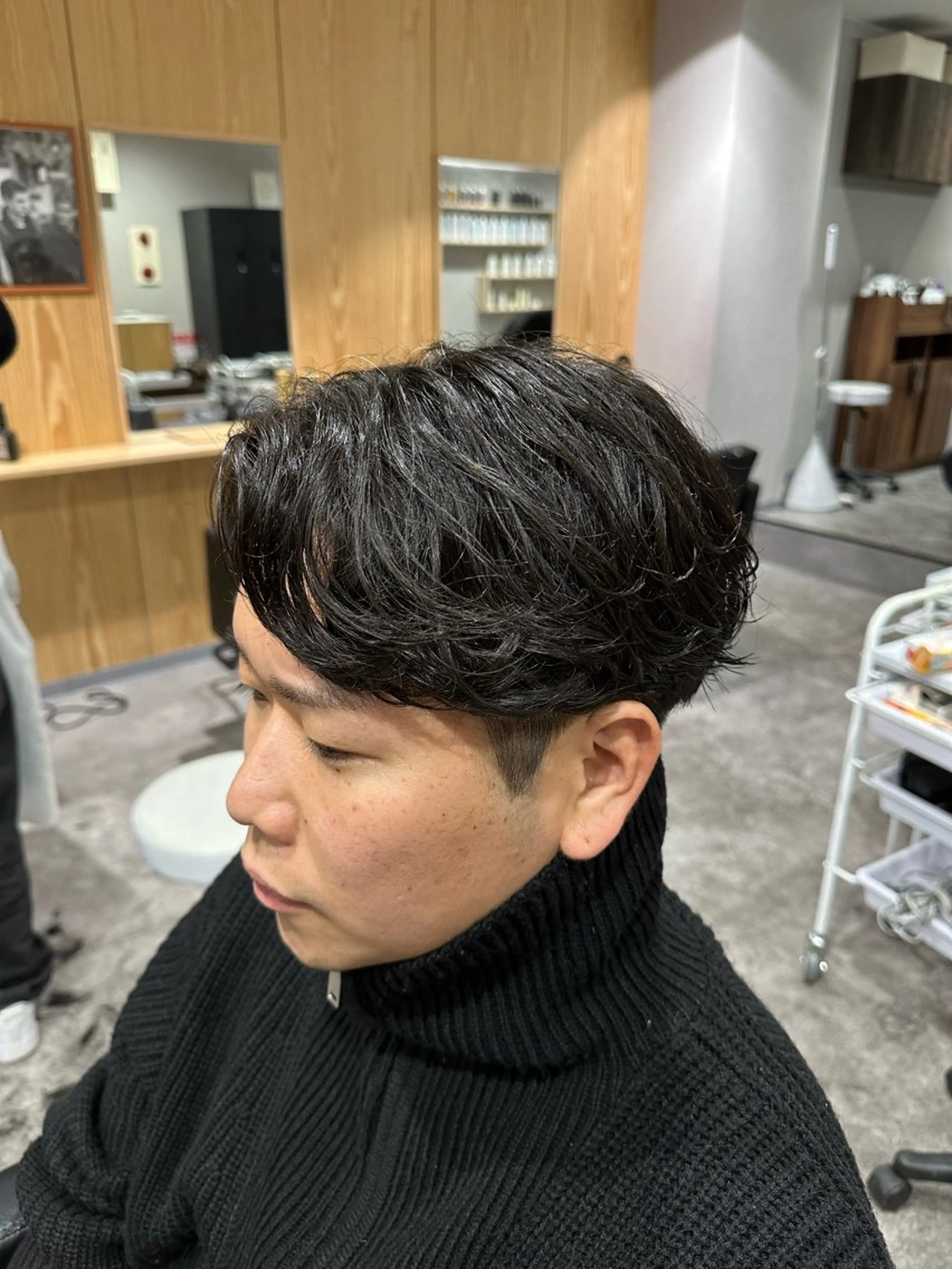 ミディアム パーマ ヘアアレンジ メンズ ミディアムパーマ センターパート メンズパーマ Mens Salon Gray by NYNY所属・Gray by NYNYのヘアスタイル