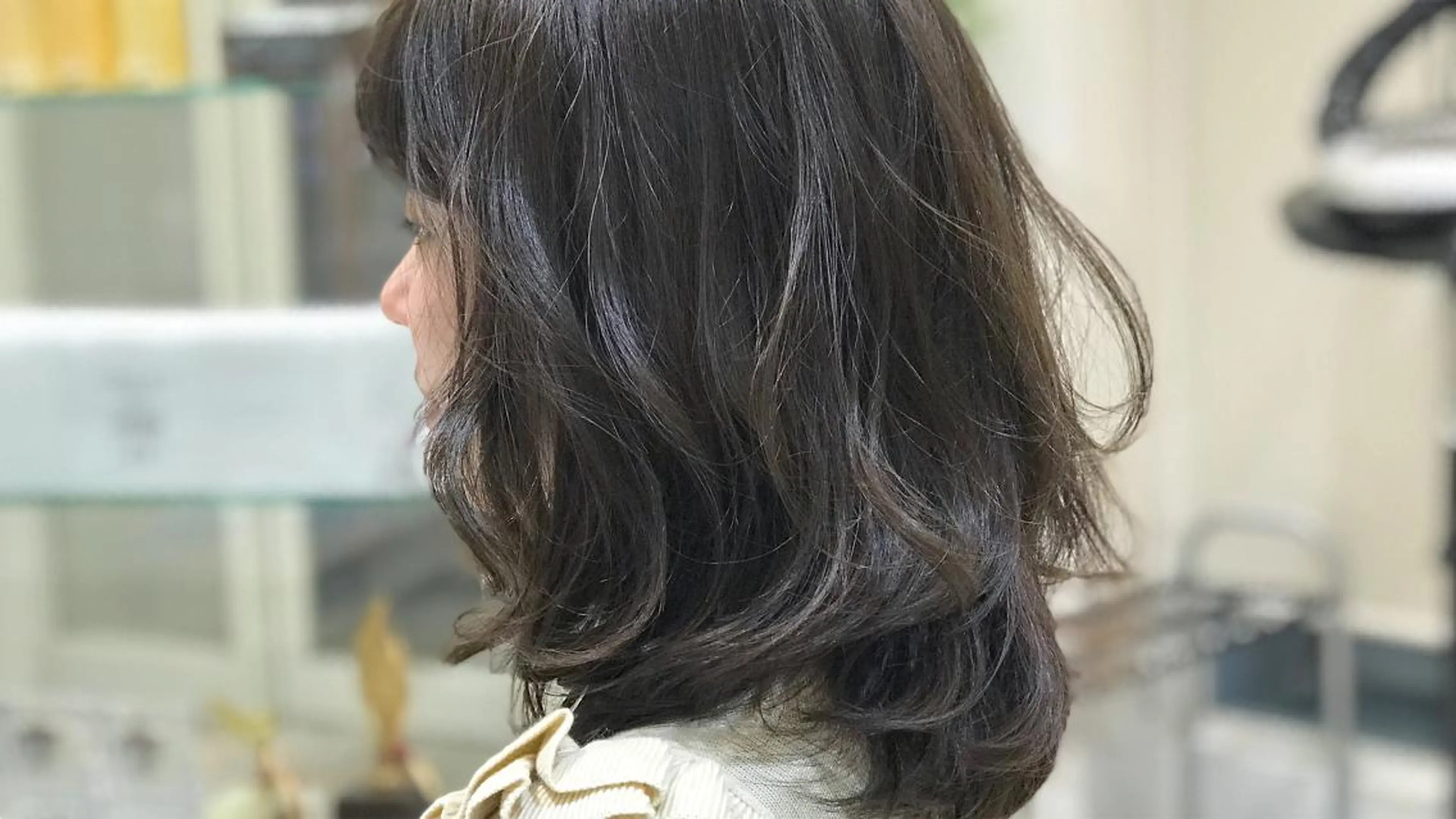 ミディアム カラー グレージュ ウエモト タク ショート/レイヤーのヘアスタイル