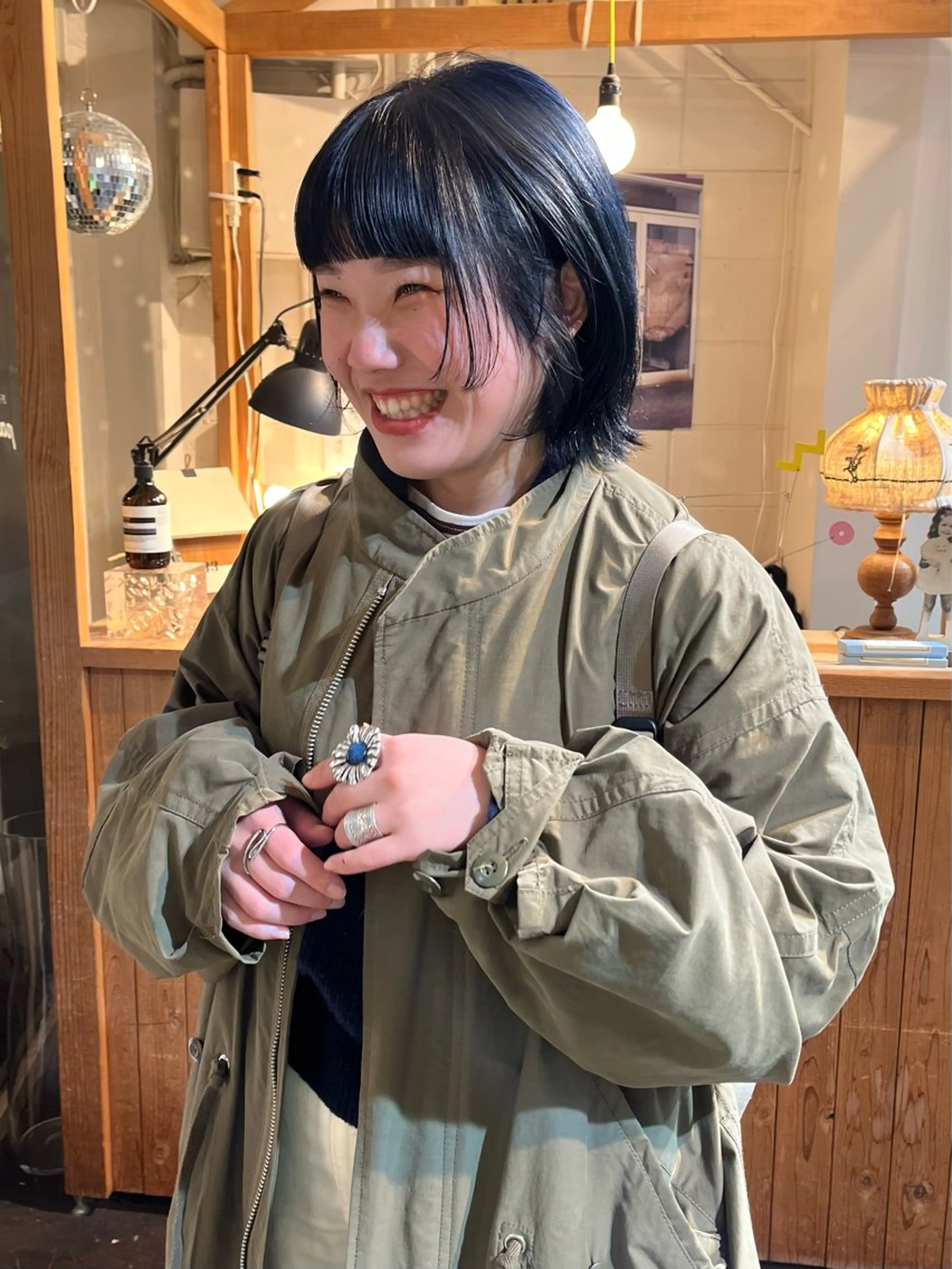 ミディアム カラー ブルーカラー ボブ レイヤーカット iru所属・mi kiのヘアスタイル