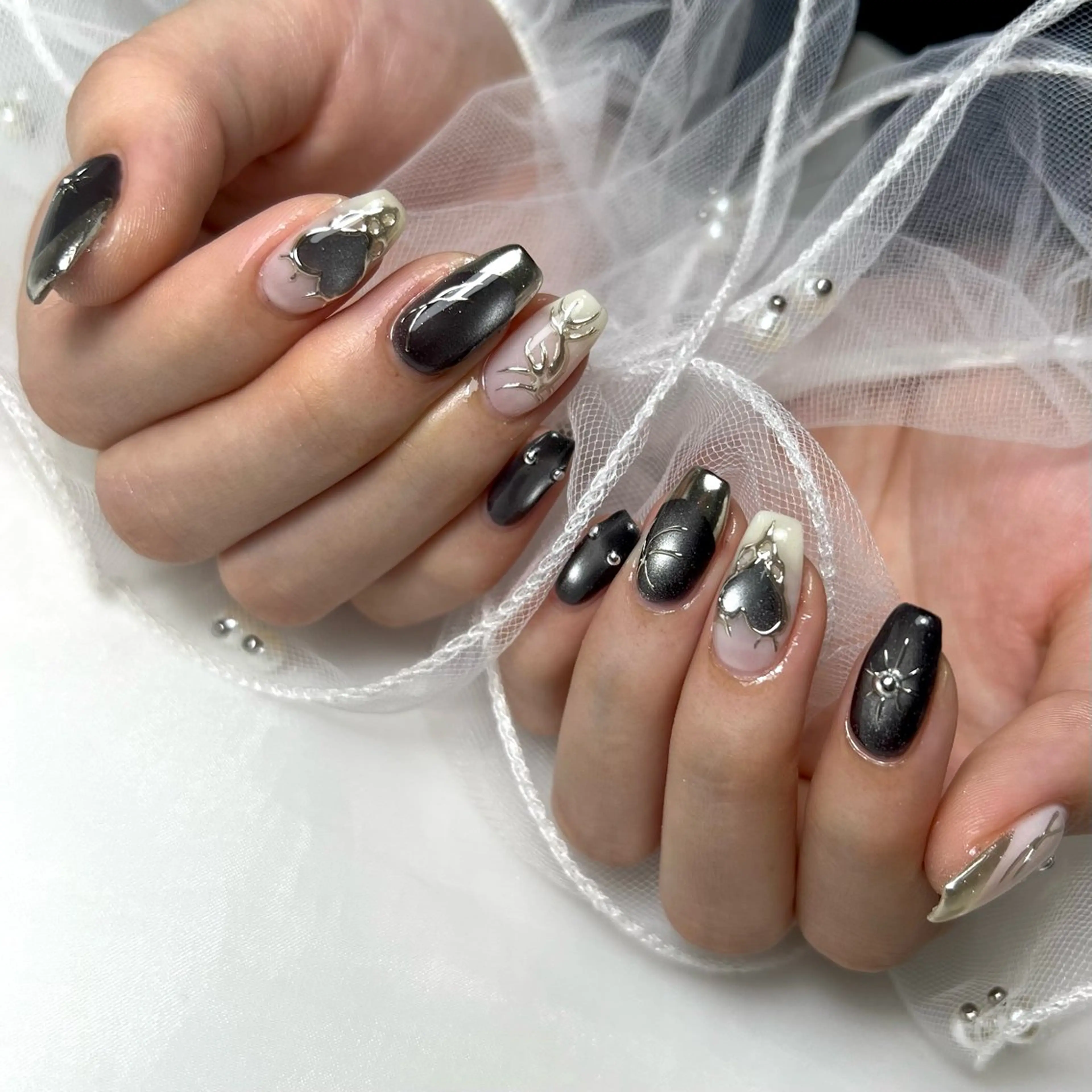 ネイル マグネットネイル ミラーネイル 持ち込み ハンドネイル Salon_ a.nailのネイルデザイン