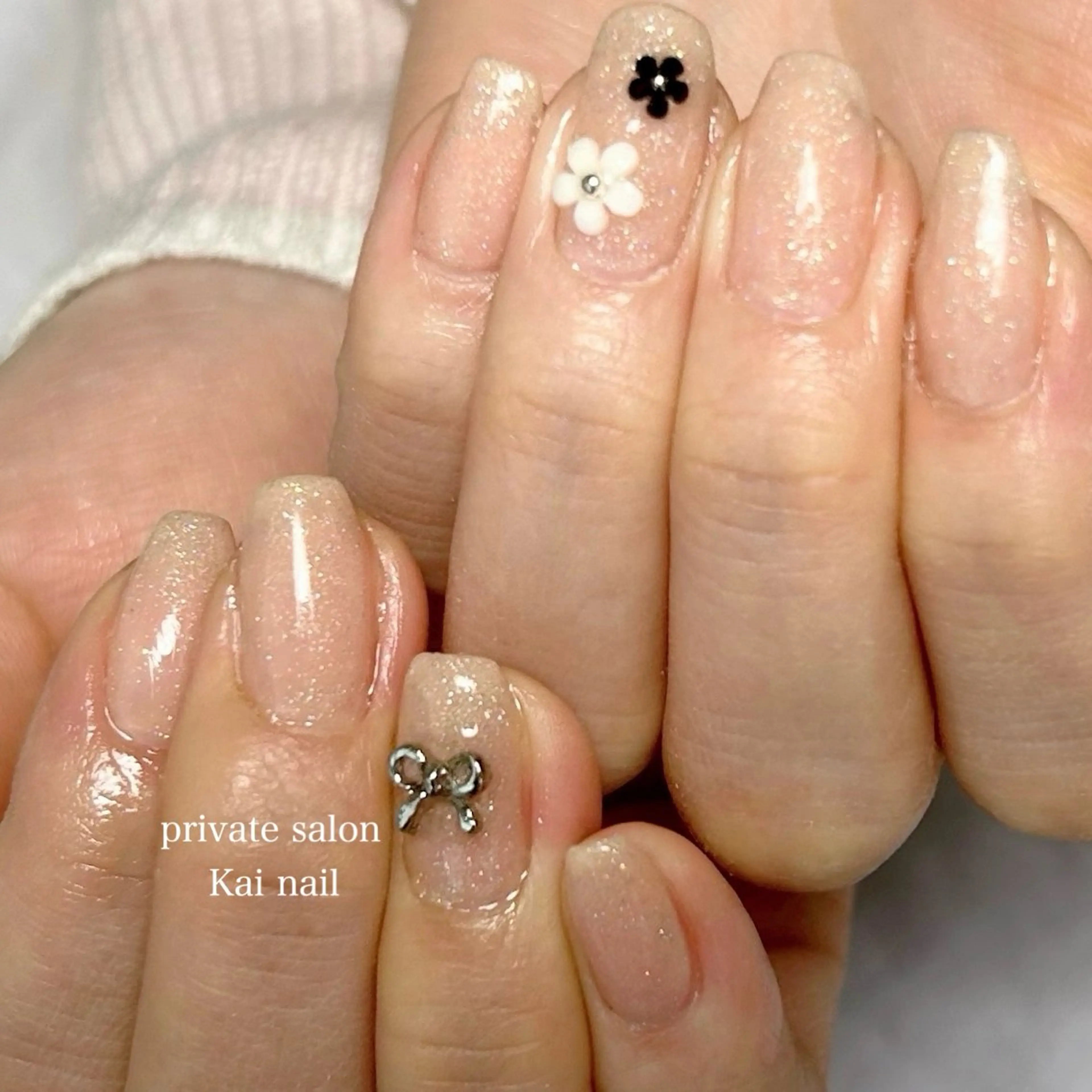 ネイル フラワーネイル ガーリー ラメ(グリッター) ピンク リボン ハンドネイル Kai  nail Mayukoのネイルデザイン