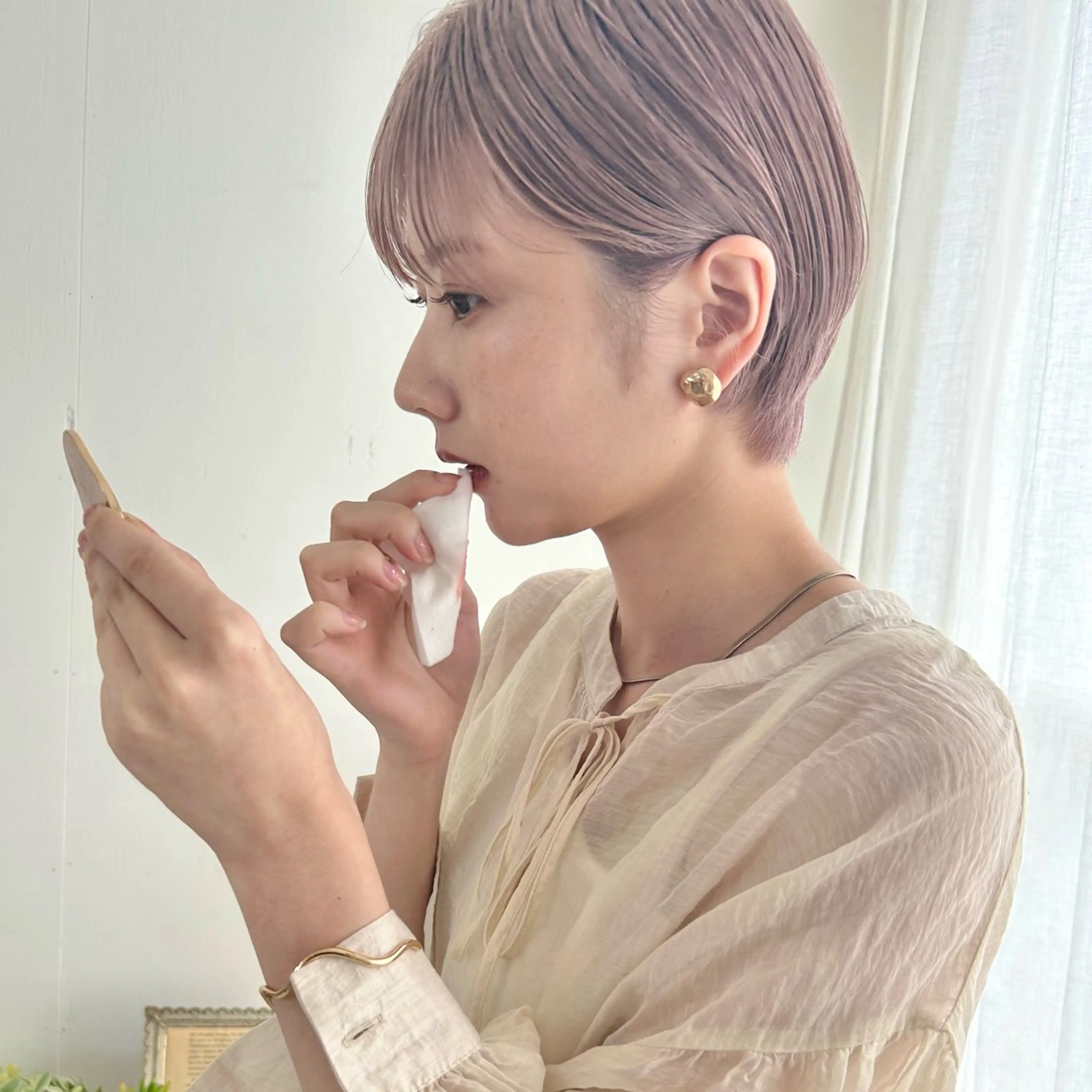 ショート カラー ベージュカラー ブリーチ ピンクカラー ショートヘア カット ヘアカラー トリートメント ブリーチ/Wカラー パーマ/似合せカットのヘアスタイル