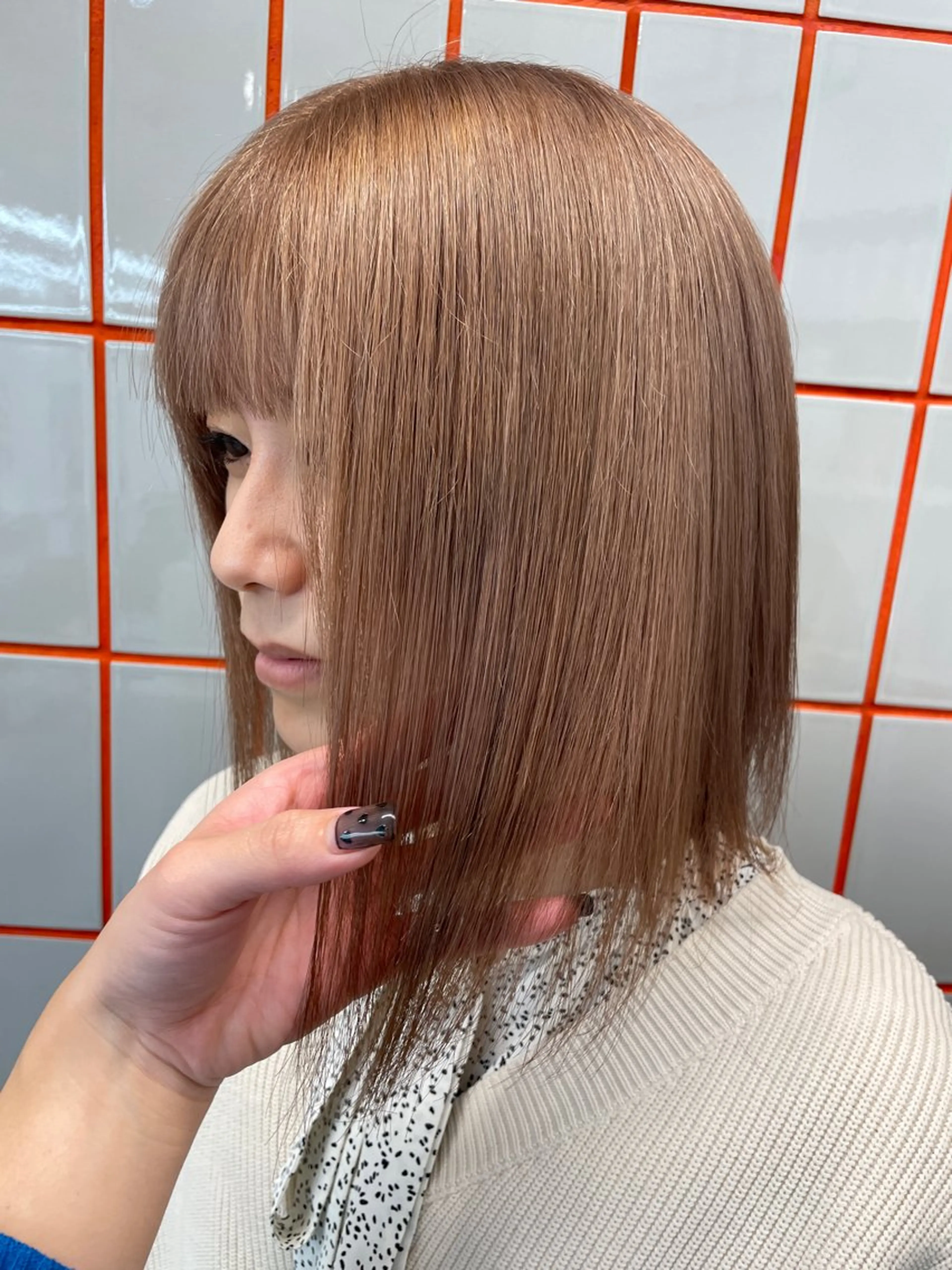 ミディアム カラー ベージュカラー ブリーチ ミルクティーベージュ ヘアカラー ハイトーン/韓国ヘア 🎀momo🎀のヘアスタイル