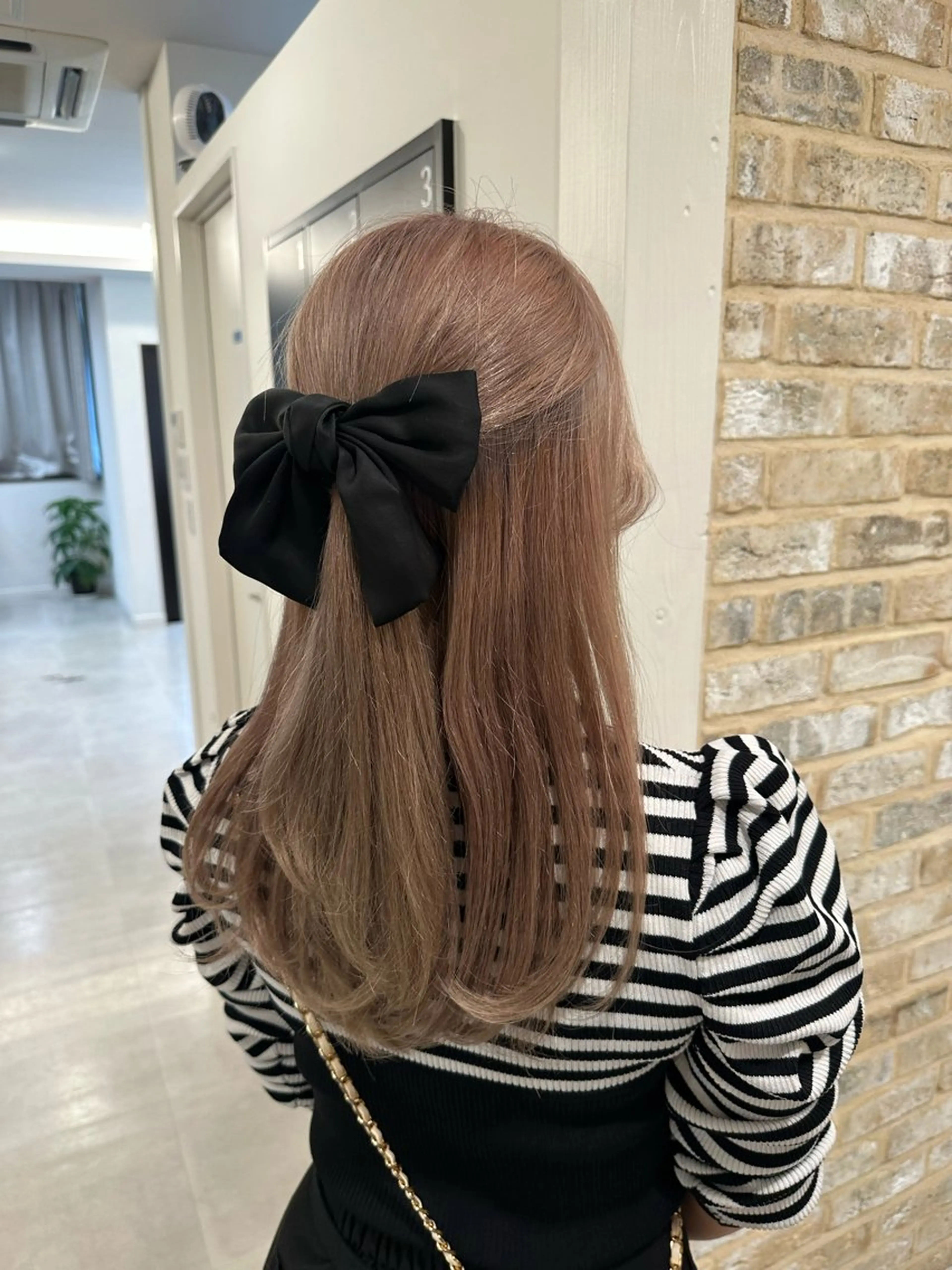 ロング カラー ベージュカラー ブリーチ ミルクティーベージュ ピンクカラー ユナ🎀レイヤー /韓国/ハイトーンのヘアスタイル