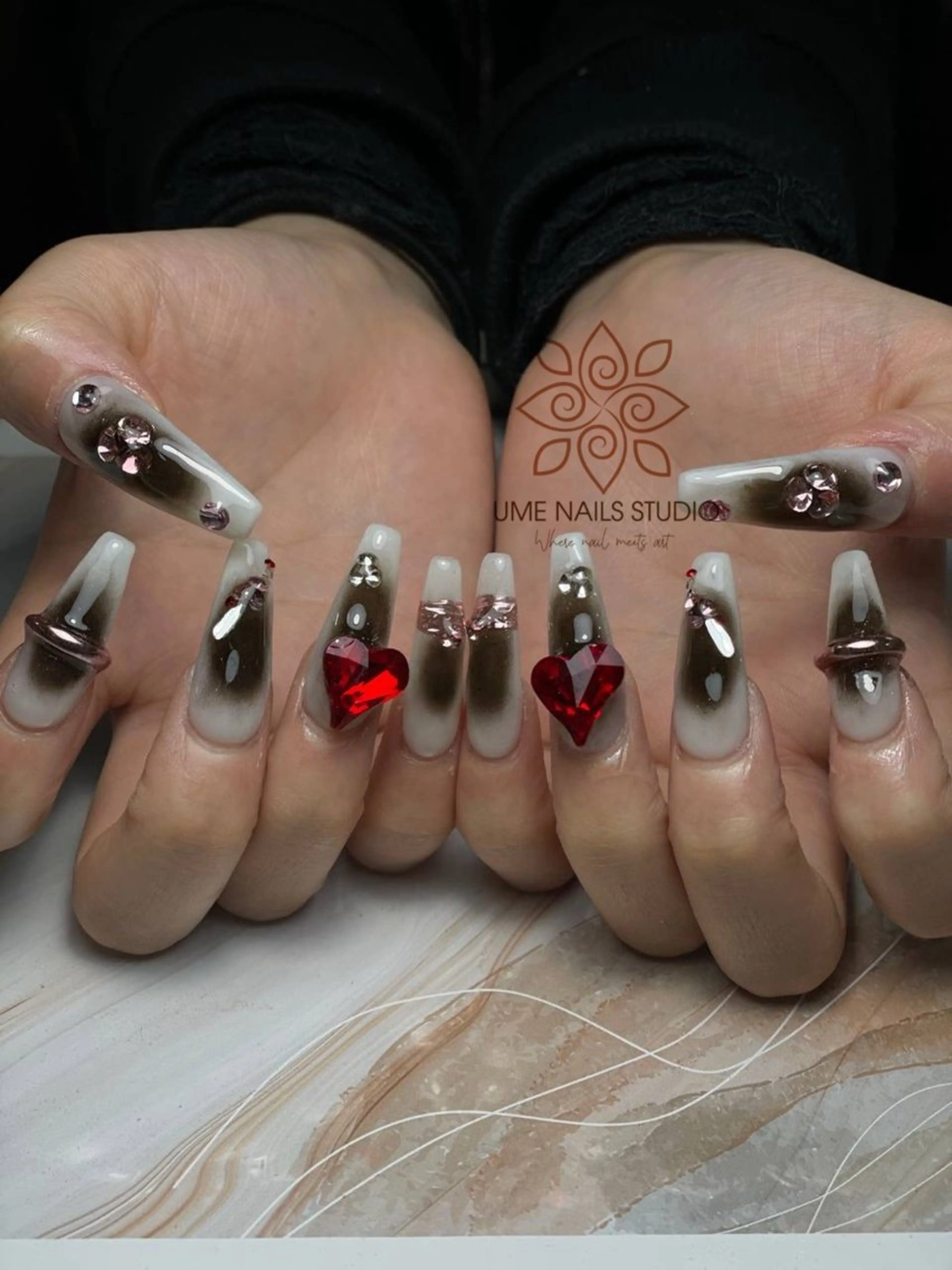 ネイル チークネイル クリアネイル ガーリー キラキラネイル 韓国ネイル ハンドネイル Ume Nail Studioのネイルデザイン