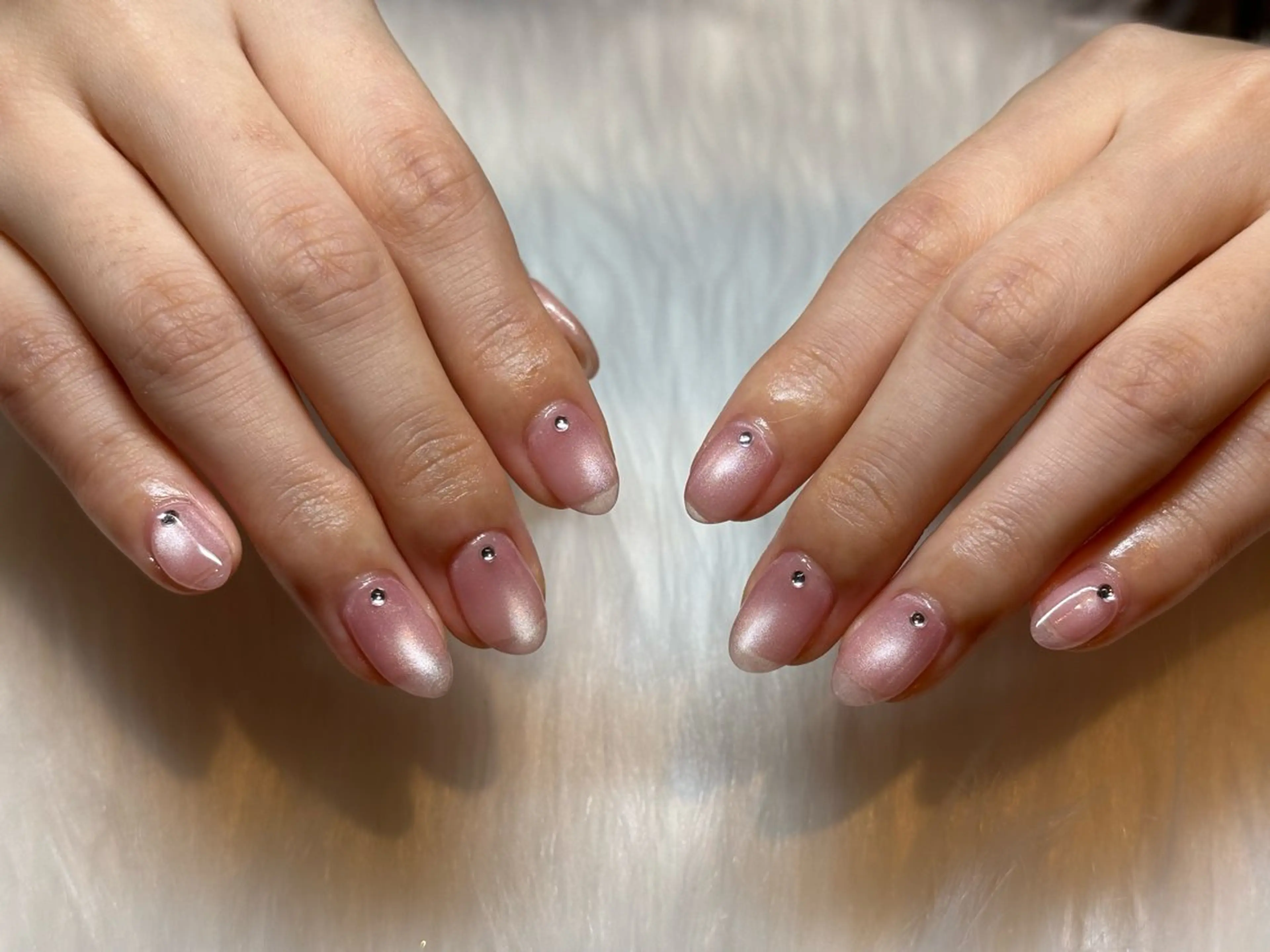 ネイル キラキラネイル 韓国ネイル ワンホンネイル ハンドネイル peach nail ayakaのネイルデザイン