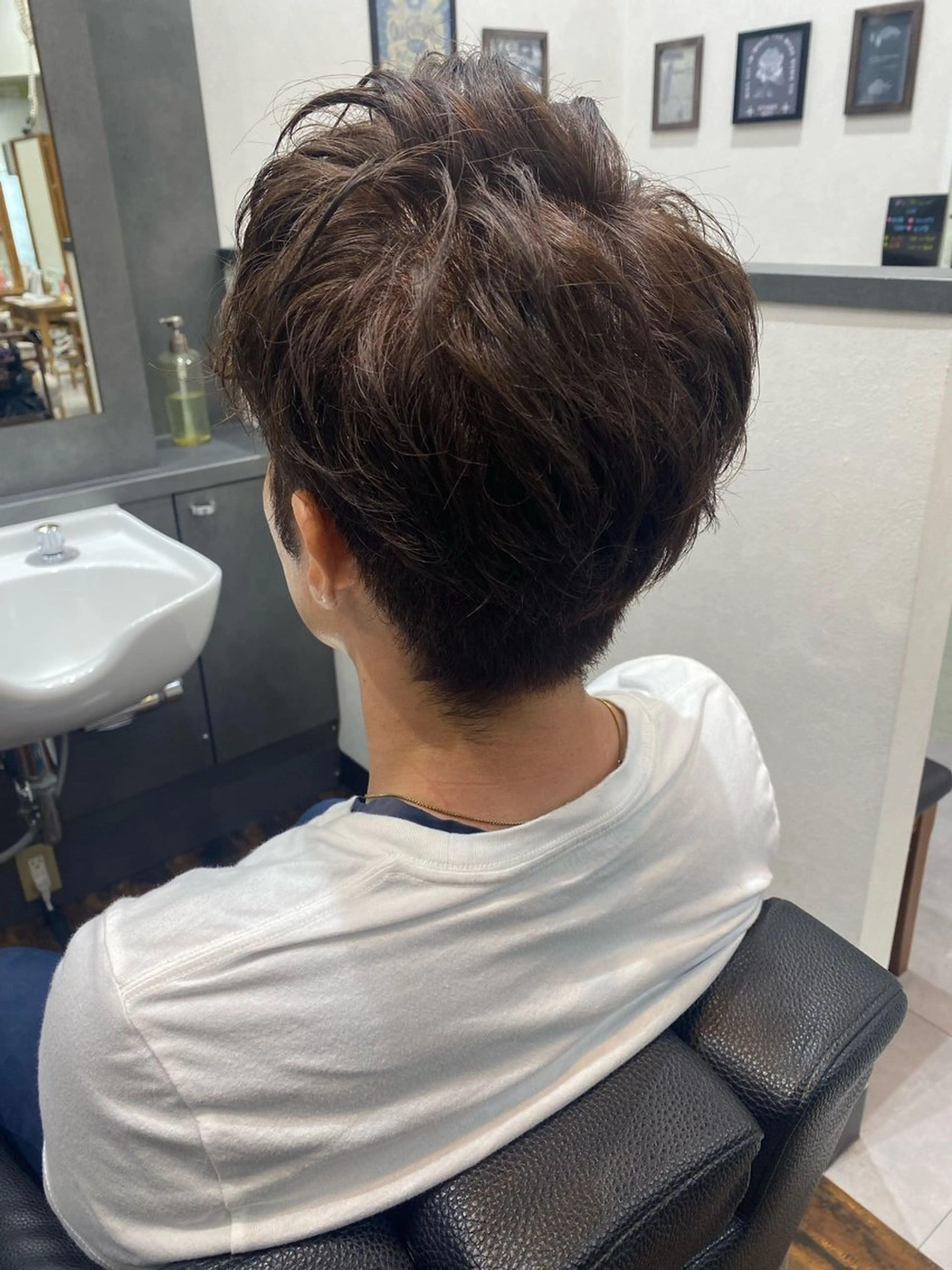 カラー メンズ 萩原 彩音のヘアスタイル