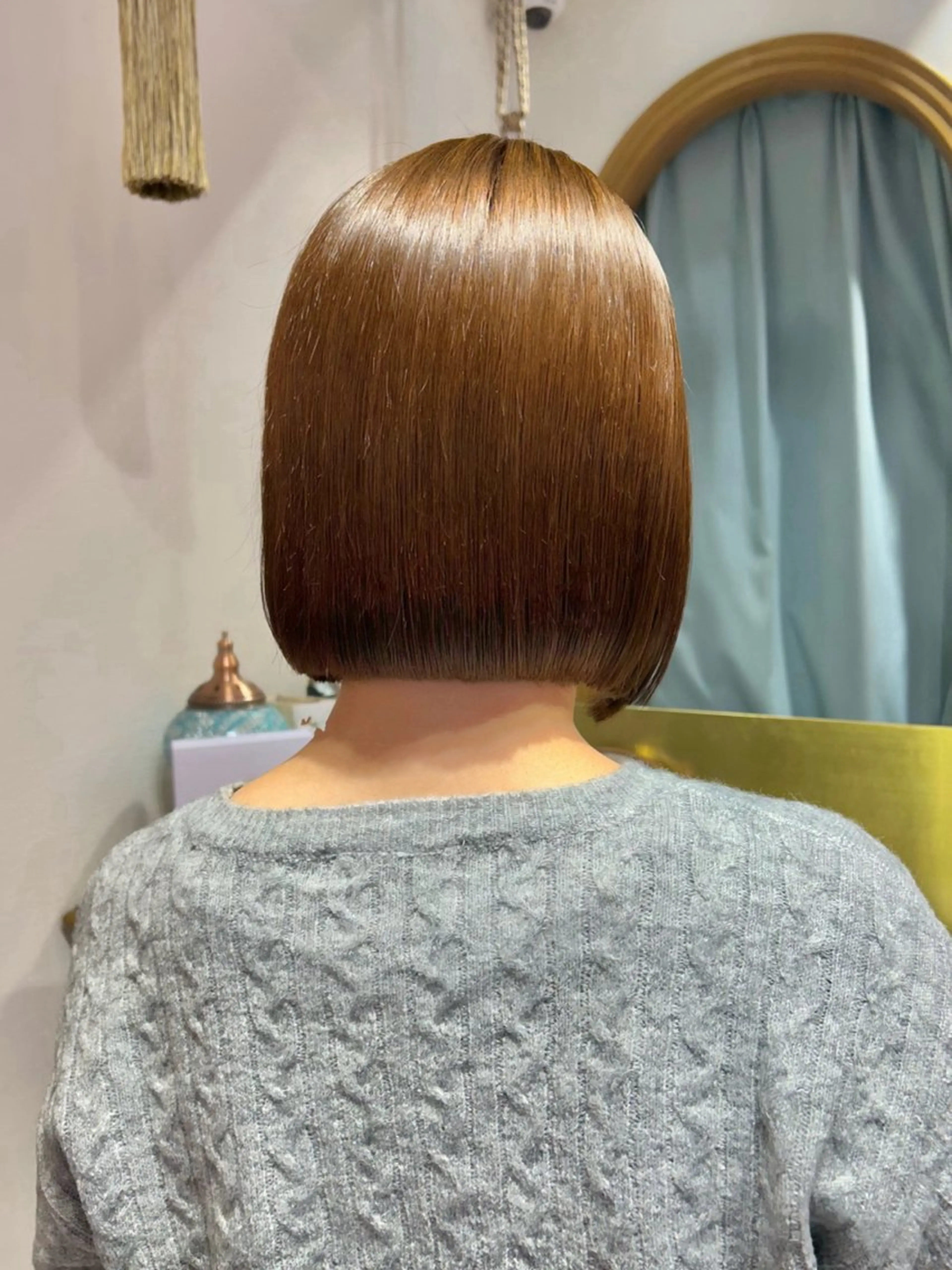 ミディアム カラー ワンレンボブ ブリーチ ブリーチなしカラー ボブ 顔周りカット カット トリートメント 髪質改善【縮毛矯正】 美髪ボブを量産する人のヘアスタイル