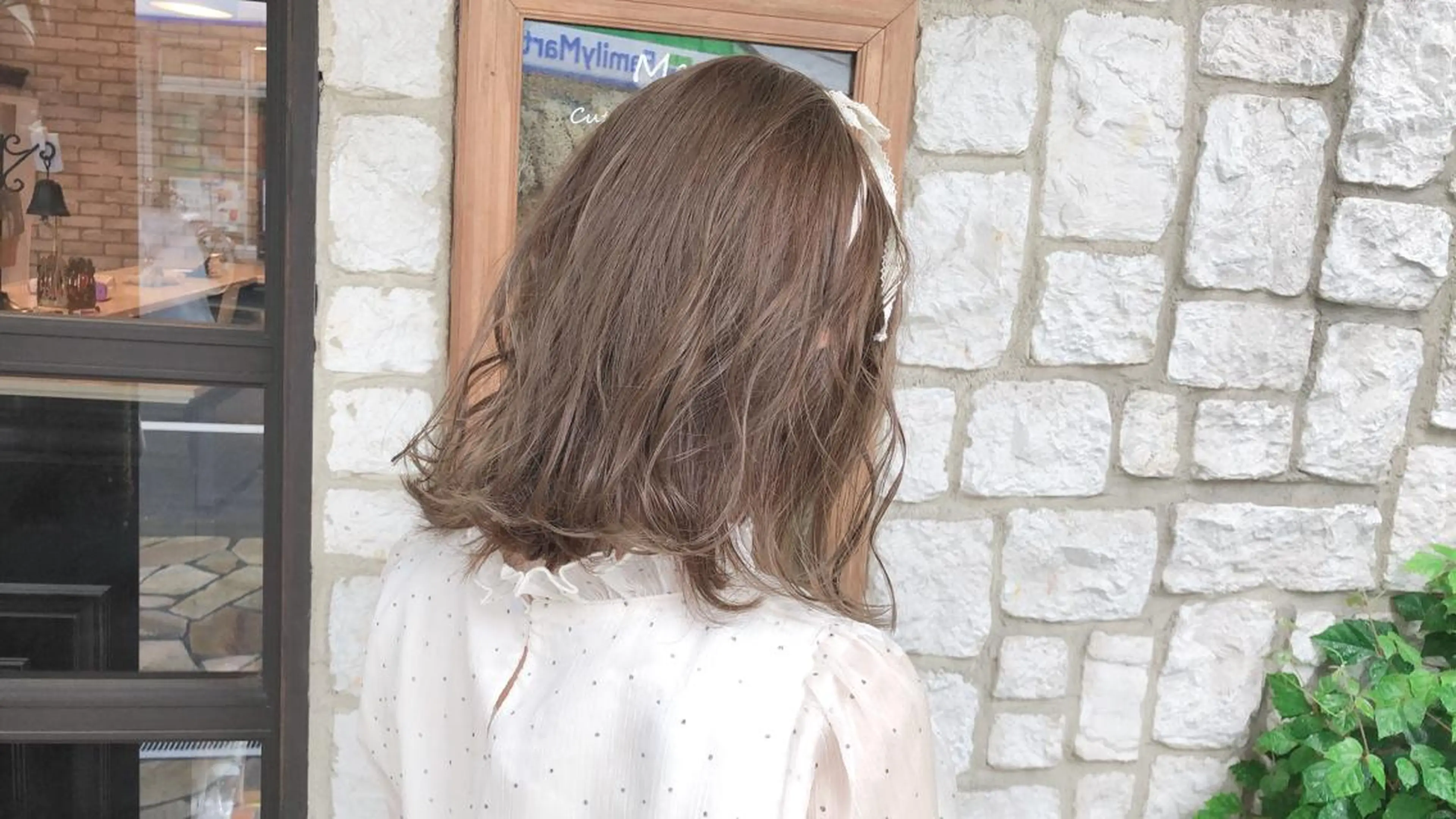ミディアム カラー パーマ ヘアアレンジ メンズ キッズ ネイル マツエク・マツパ メンズブリーチ ベージュカラー ブリーチ ブリーチなしカラー カット ヘアカラー トリートメント OAK  兵庫所属・OAK 兵庫のヘアスタイル