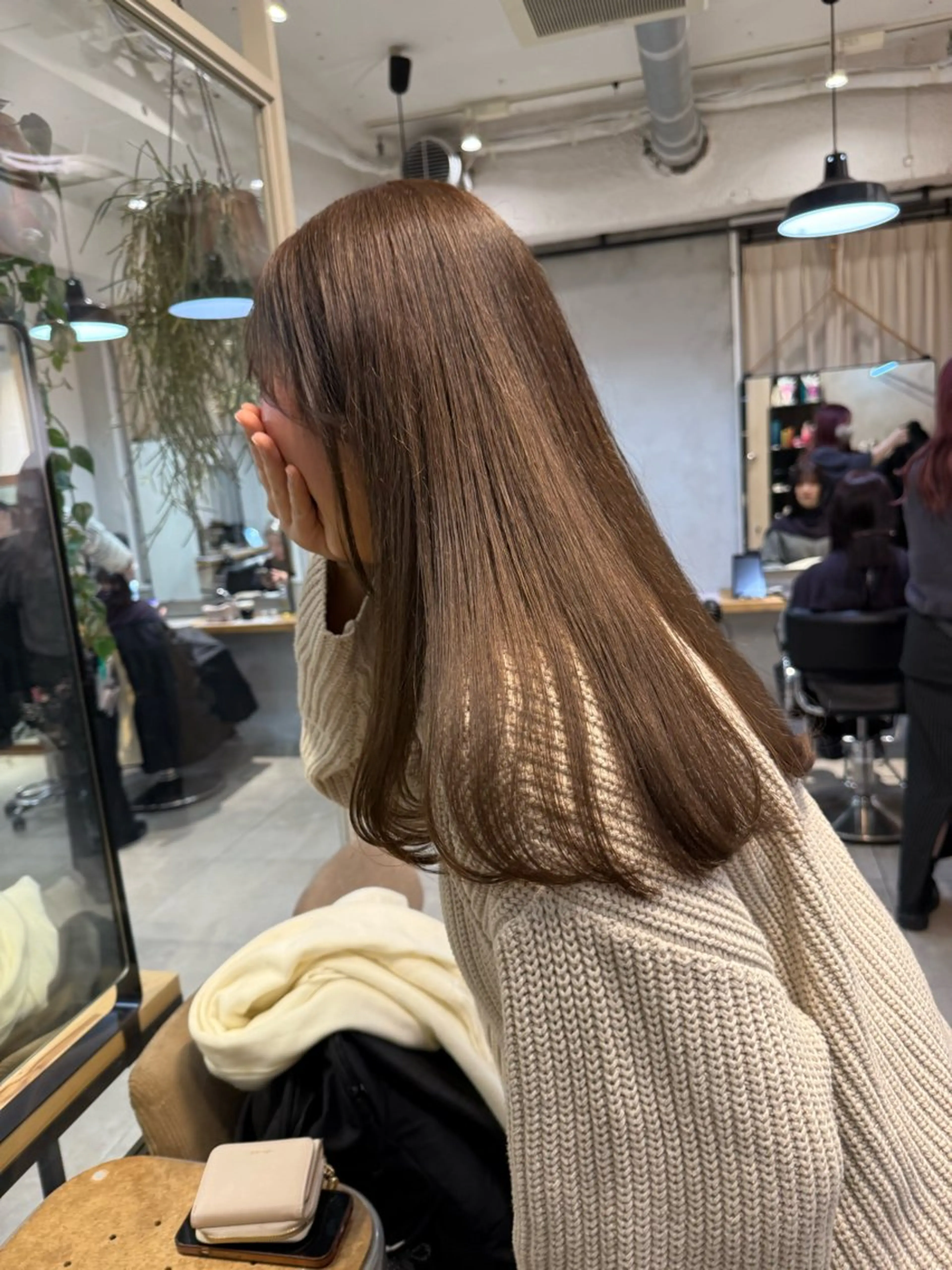 ロング カラー カット ヘアカラー トリートメント ヘッドスパ ミルクティー× グレージュMOMOのヘアスタイル