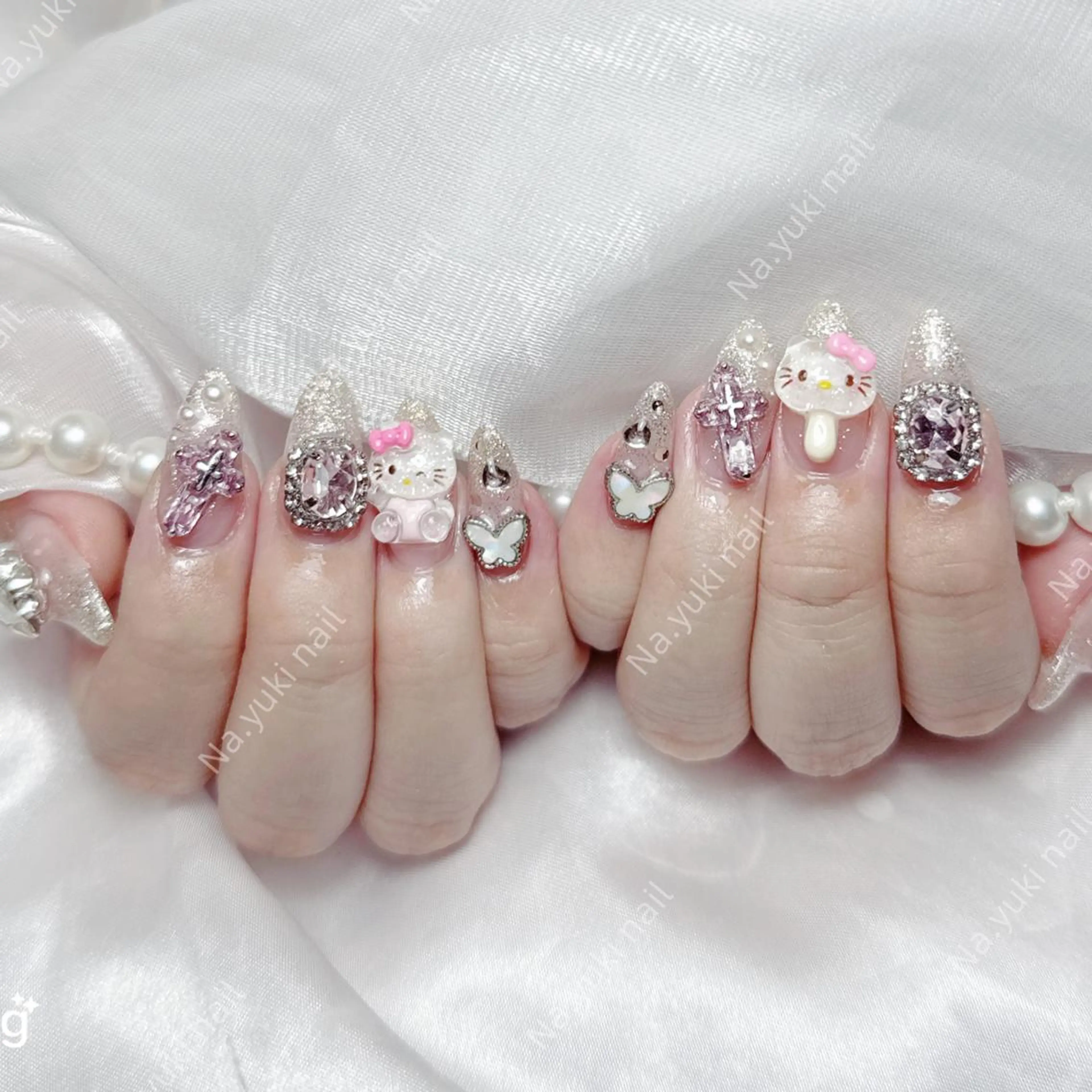 ネイル Queenie 🦋のネイルデザイン