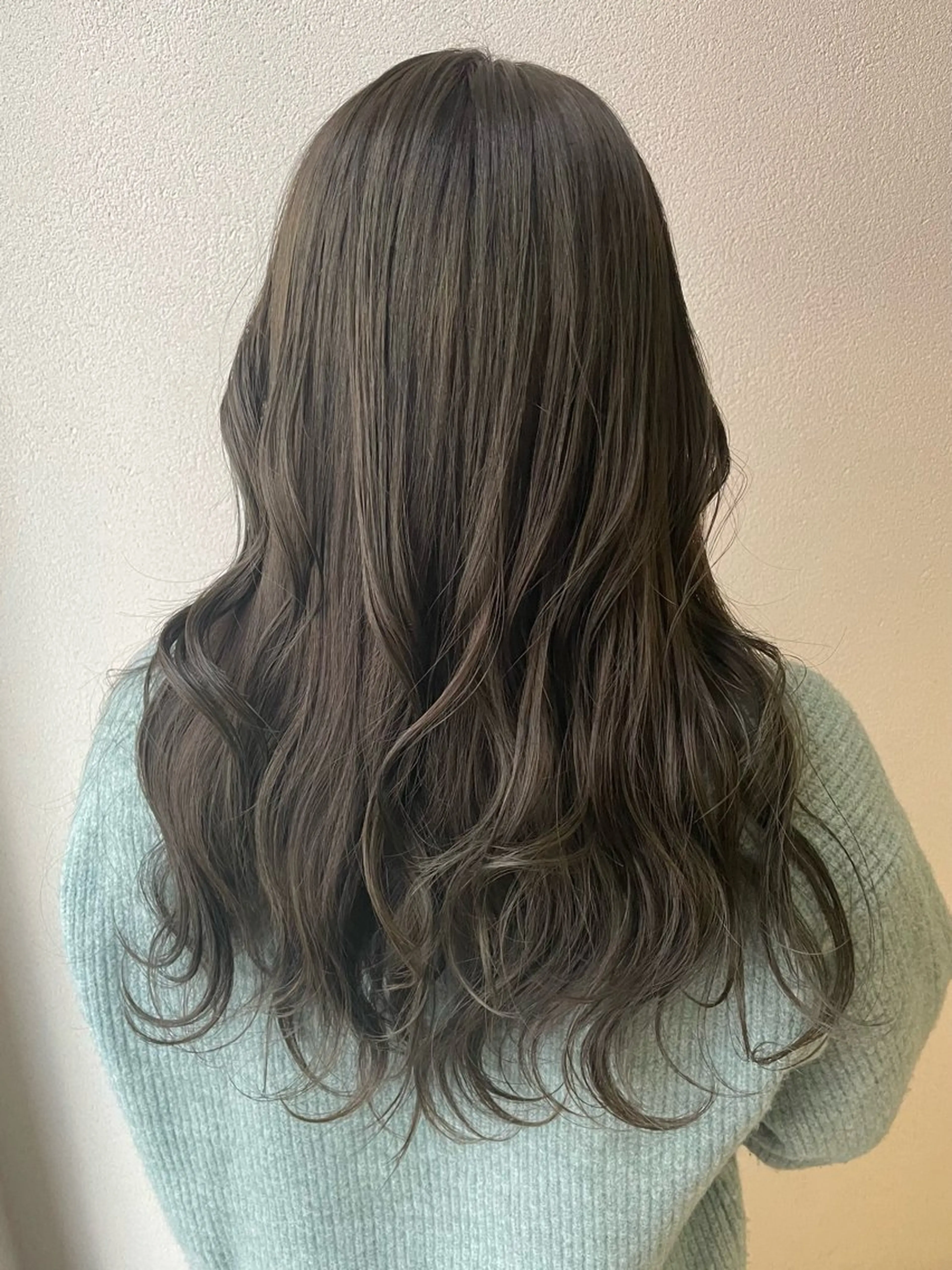 ロング カラー グレージュ オリーブグレージュ オリーブグレー 沢田 瞳のヘアスタイル