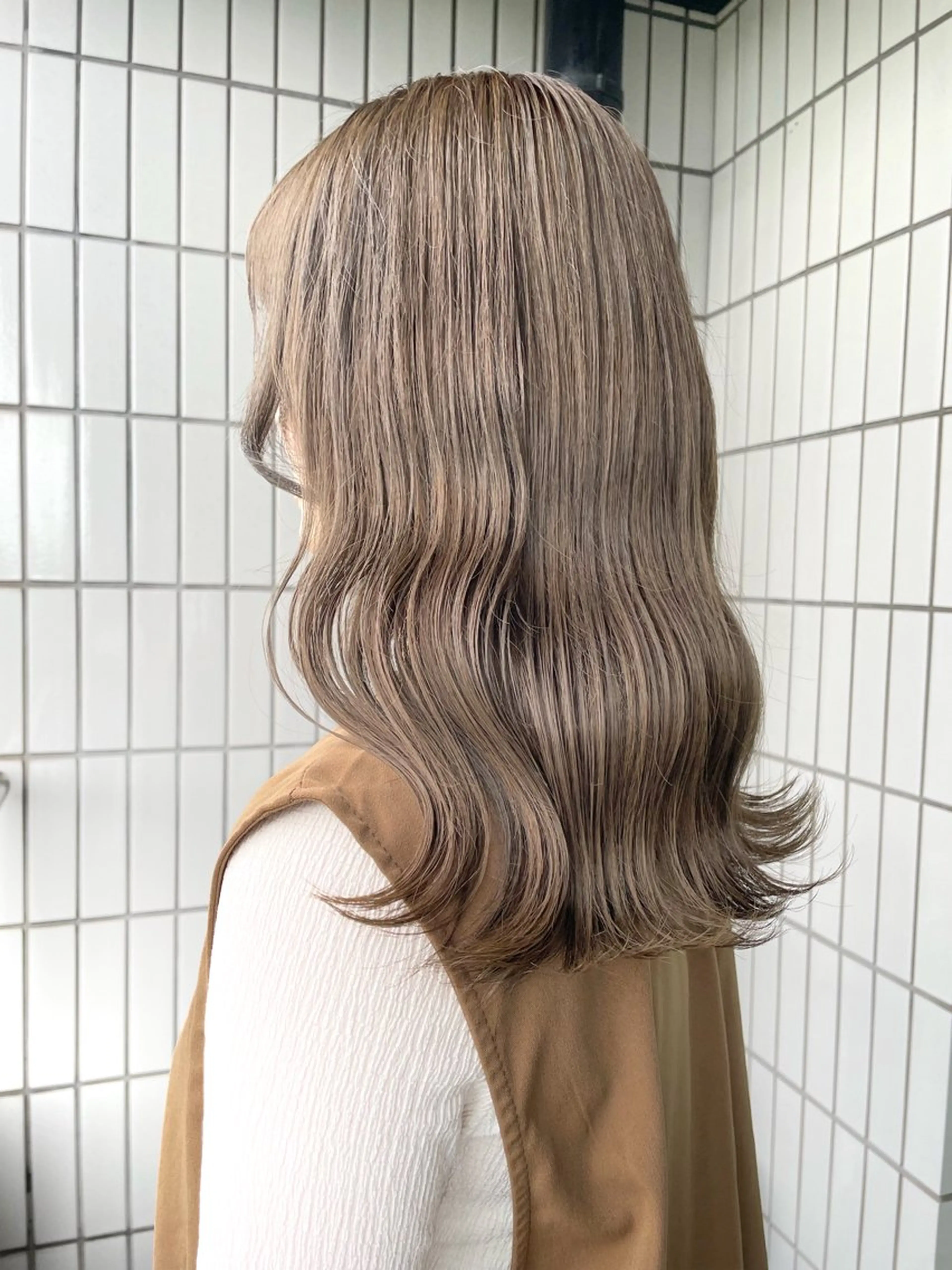 セミロング カラー アッシュ ブリーチ グレージュ ミルクティーグレージュ ブリーチなしカラー ヘアカラー トリートメント 暖色カラー🍒 ケアブリーチ/akiのヘアスタイル