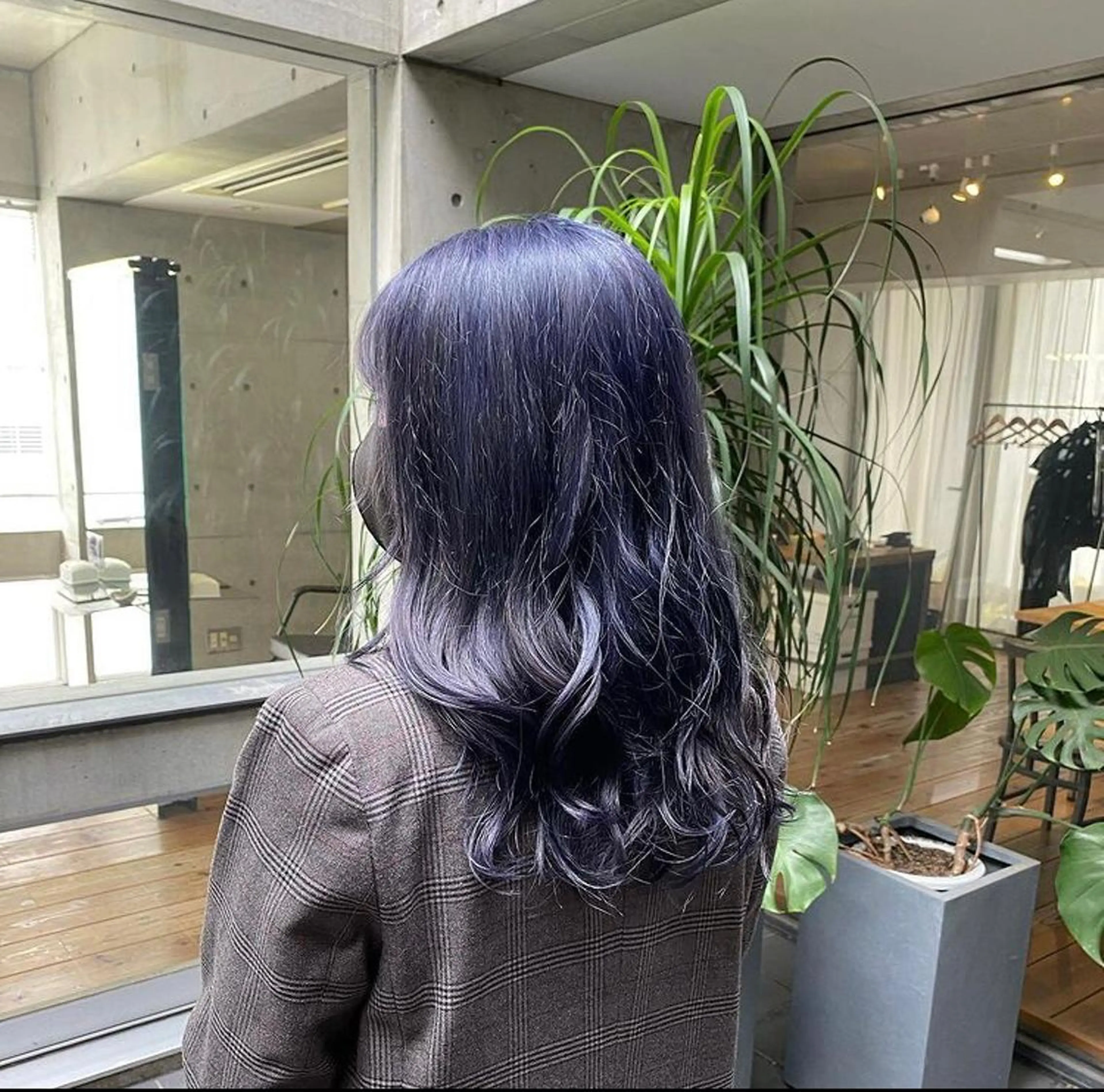 ロング カラー ブルーカラー ブルーバイオレット シルバー バイオレットカラー nagisa /縮毛矯正のヘアスタイル