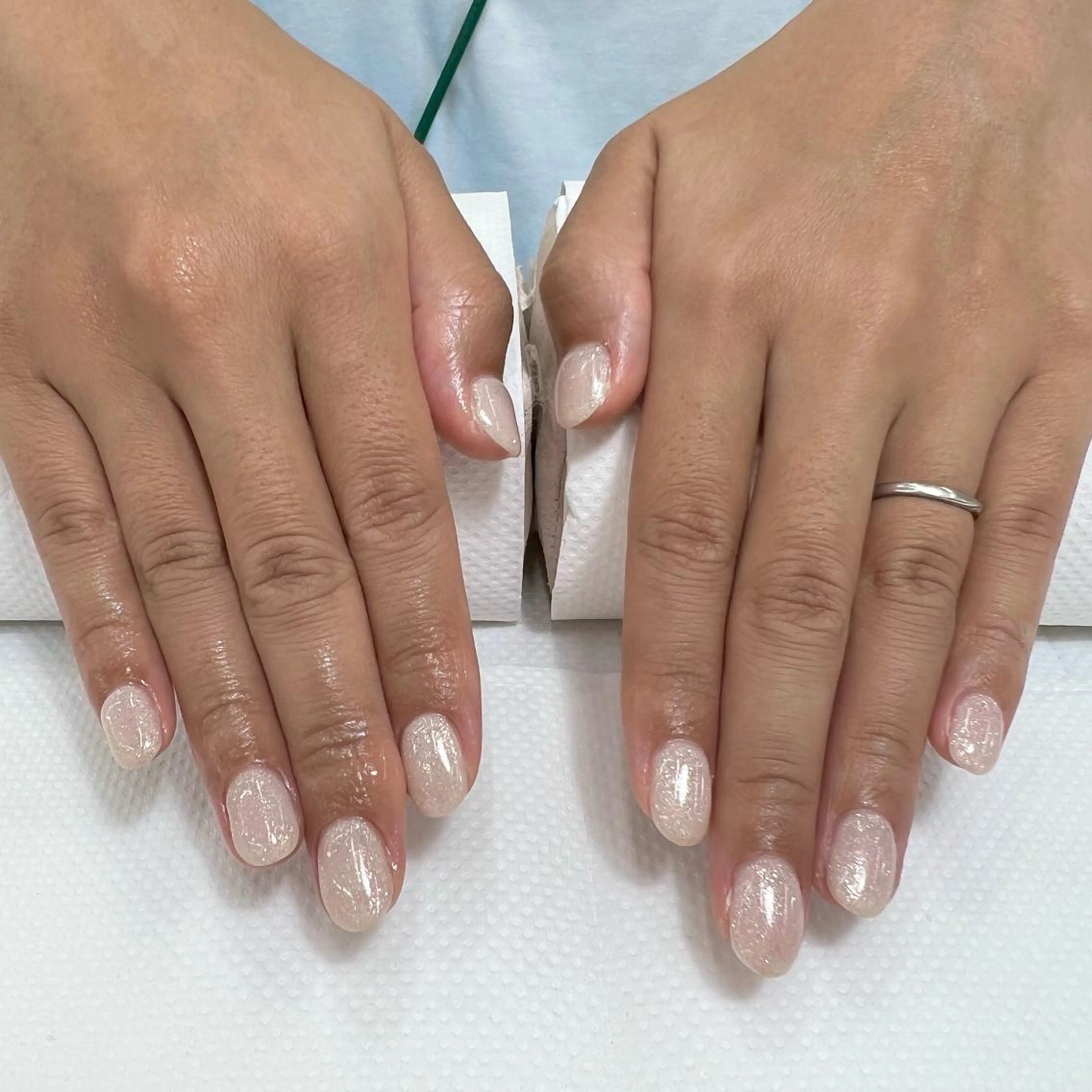 ネイル ゴールド ラメ(グリッター) 【MAXKELLY】 KOBIKI🐾のネイルデザイン