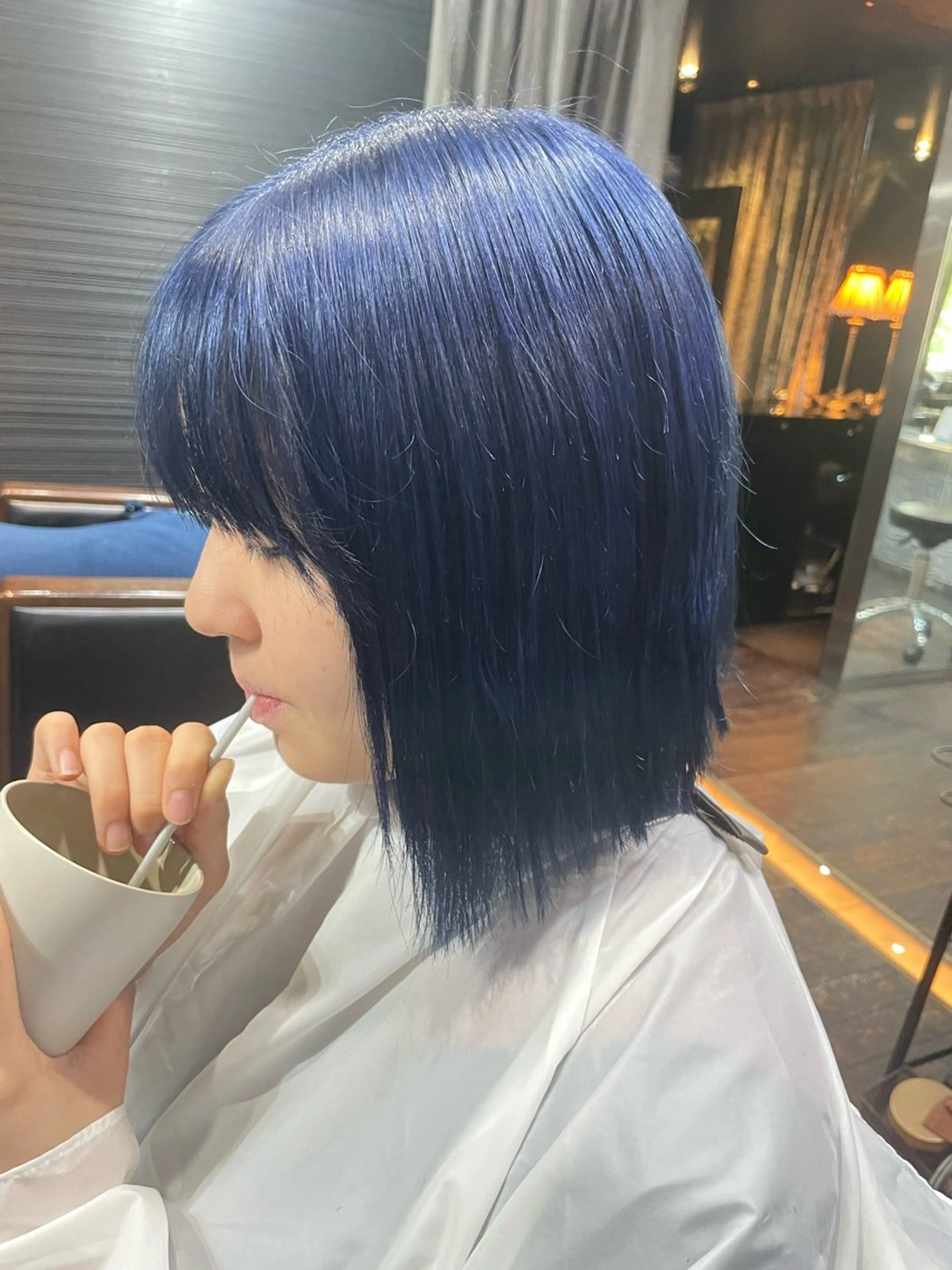 ショート カラー ワンレンボブ ブリーチ ブルーカラー ボブ カット ヘアカラー トリートメント VERONIQUE所属・山本 雅由のヘアスタイル
