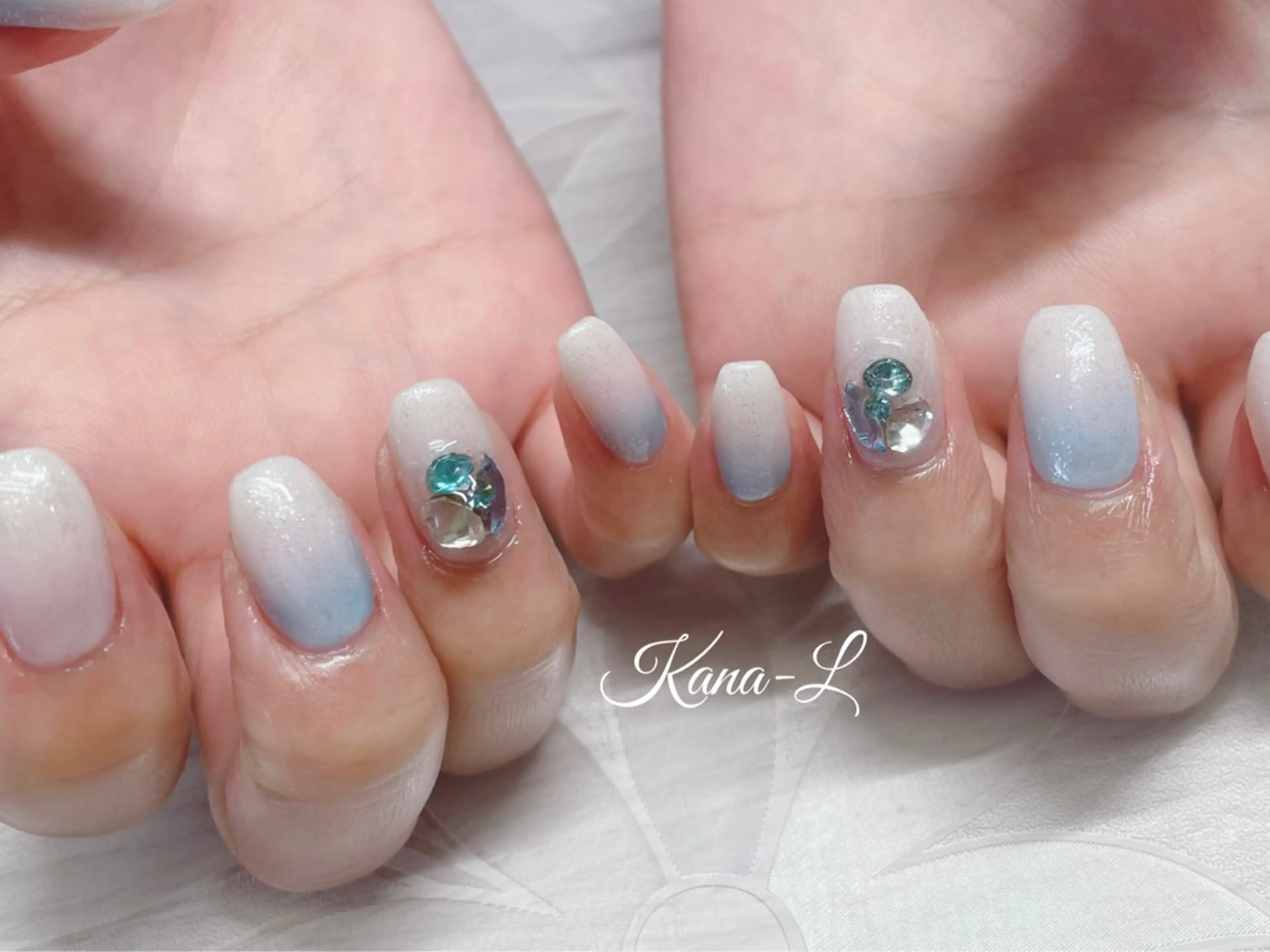 ネイル ジェルネイル グラデーション パラジェル ストーンネイル 芦辺 香奈のネイルデザイン