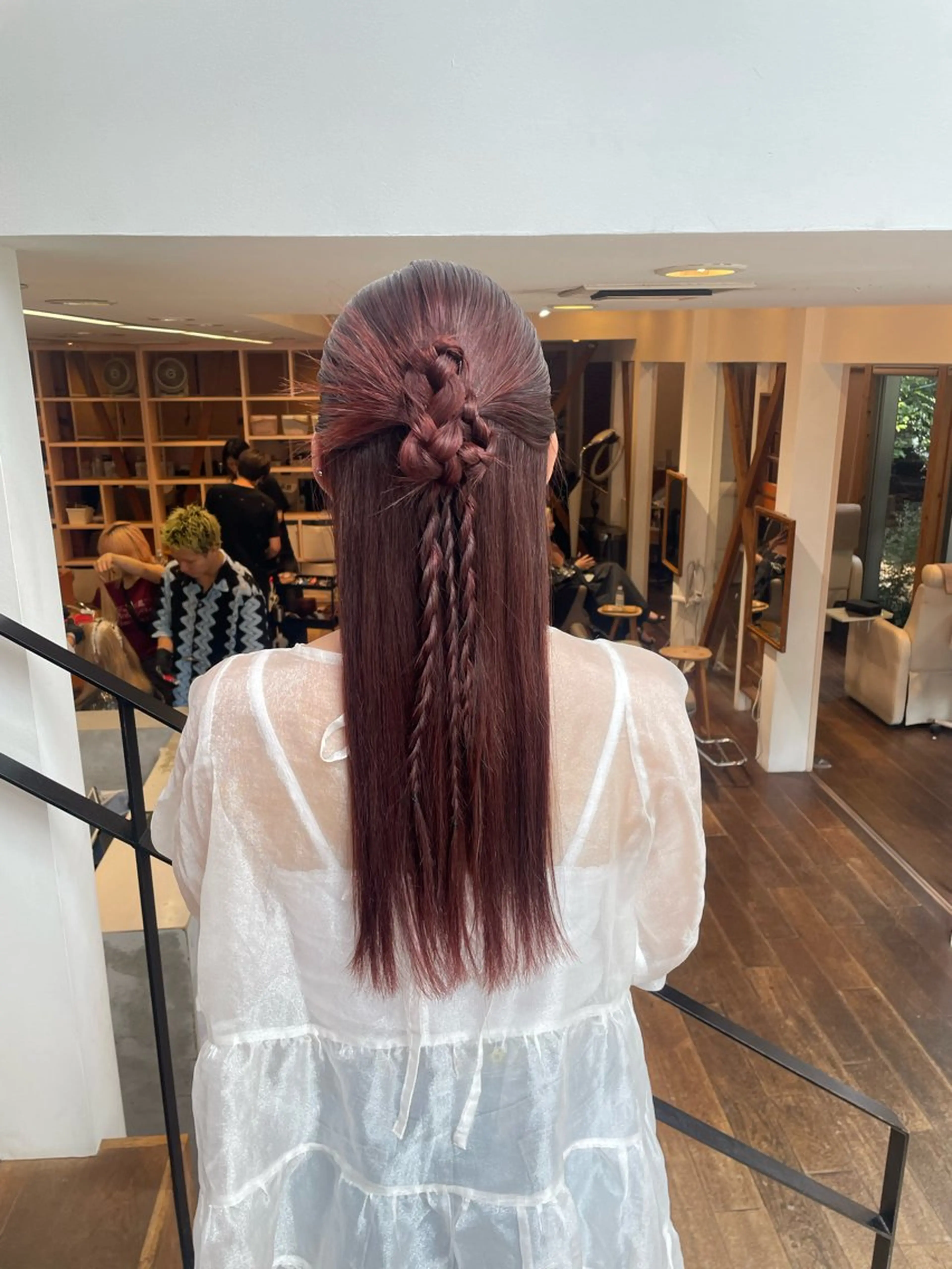 ヘアアレンジ ハーフアップ 髙橋 倫実のネイルデザイン