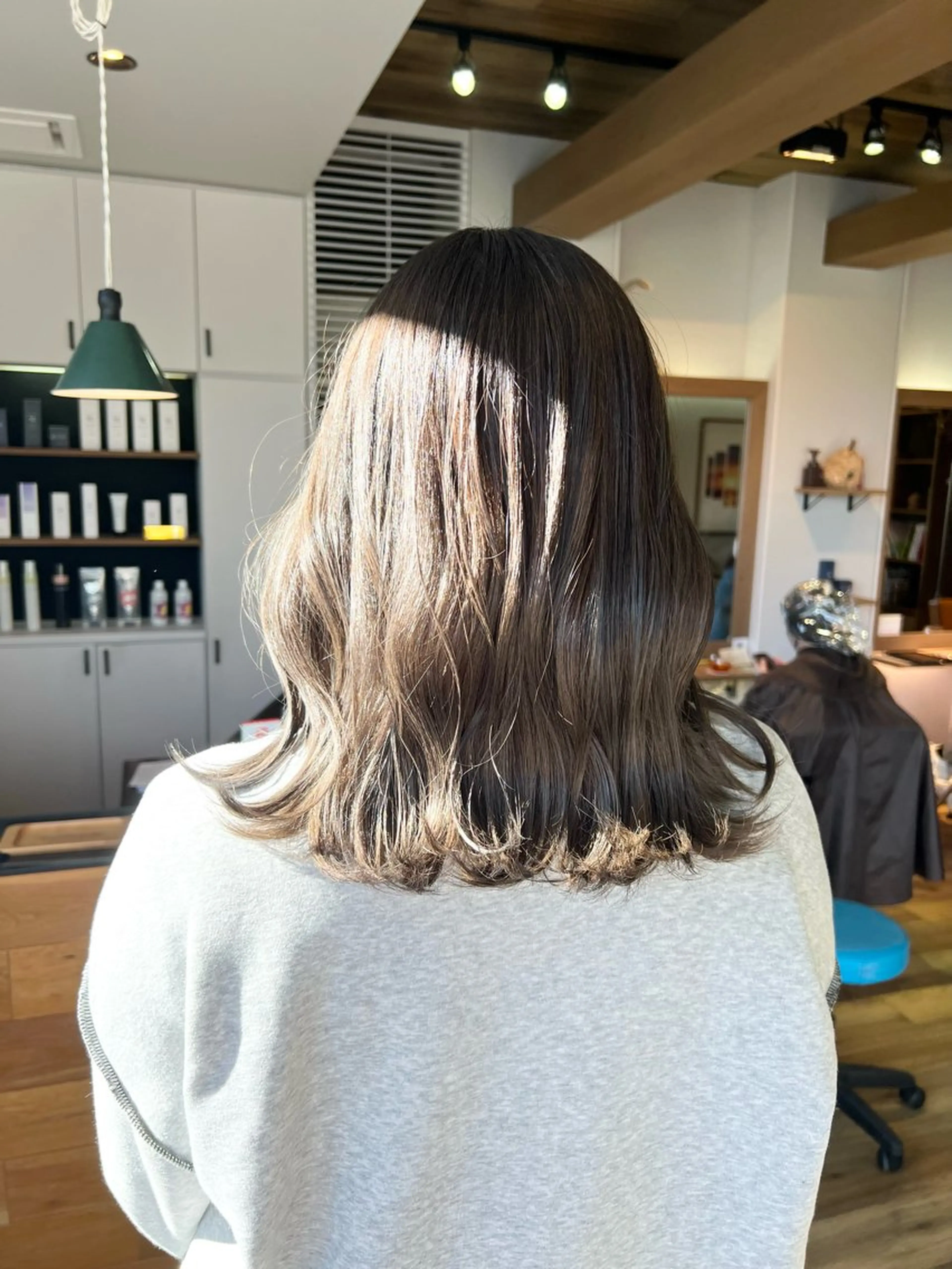 ミディアム カラー グレージュ ヘアカラー トリートメント 堀 望美のヘアスタイル