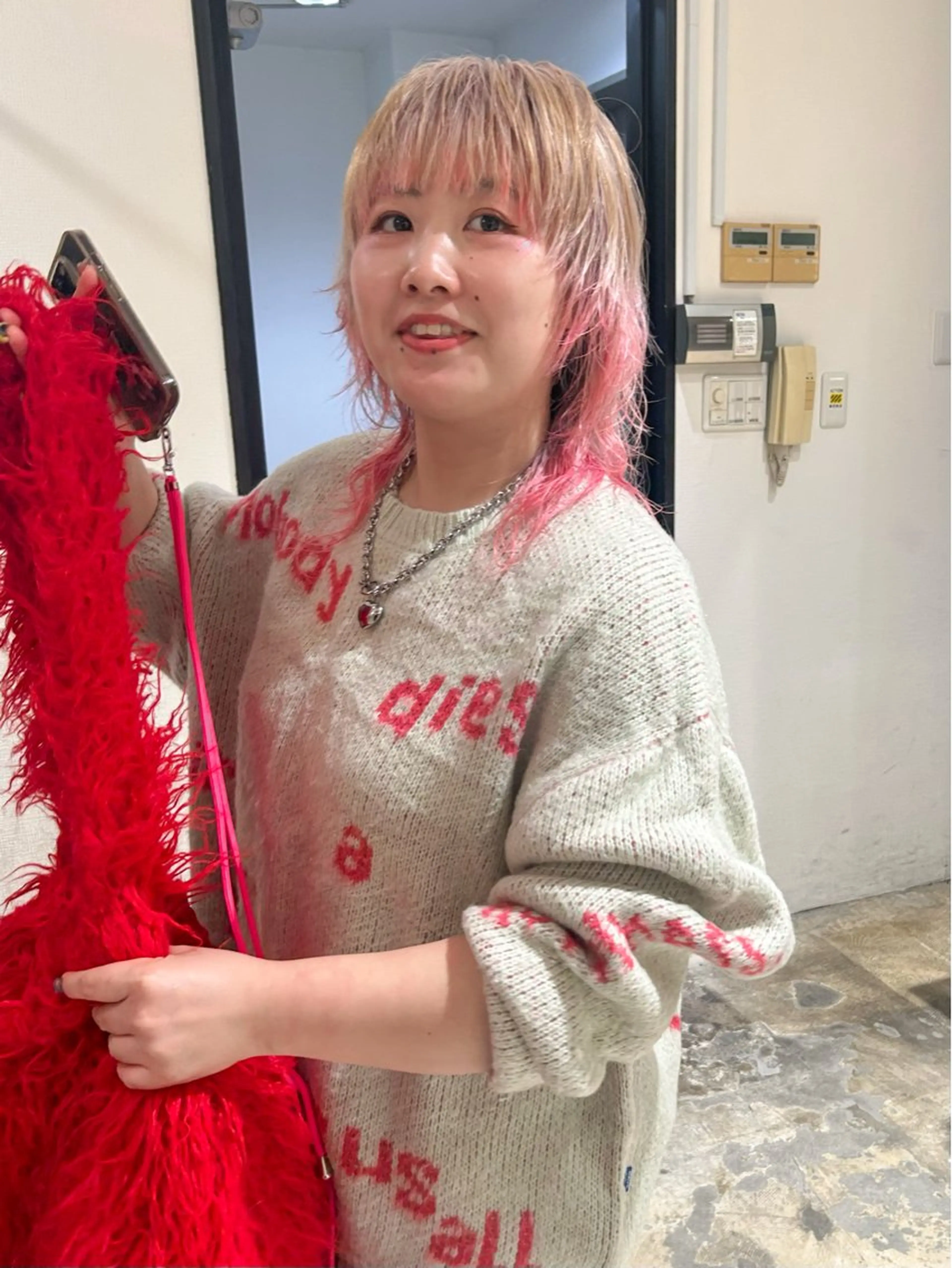 ミディアム カラー デザインカラー ウルフカット Loom.所属・村上雅人 ナチュラルモードのヘアスタイル