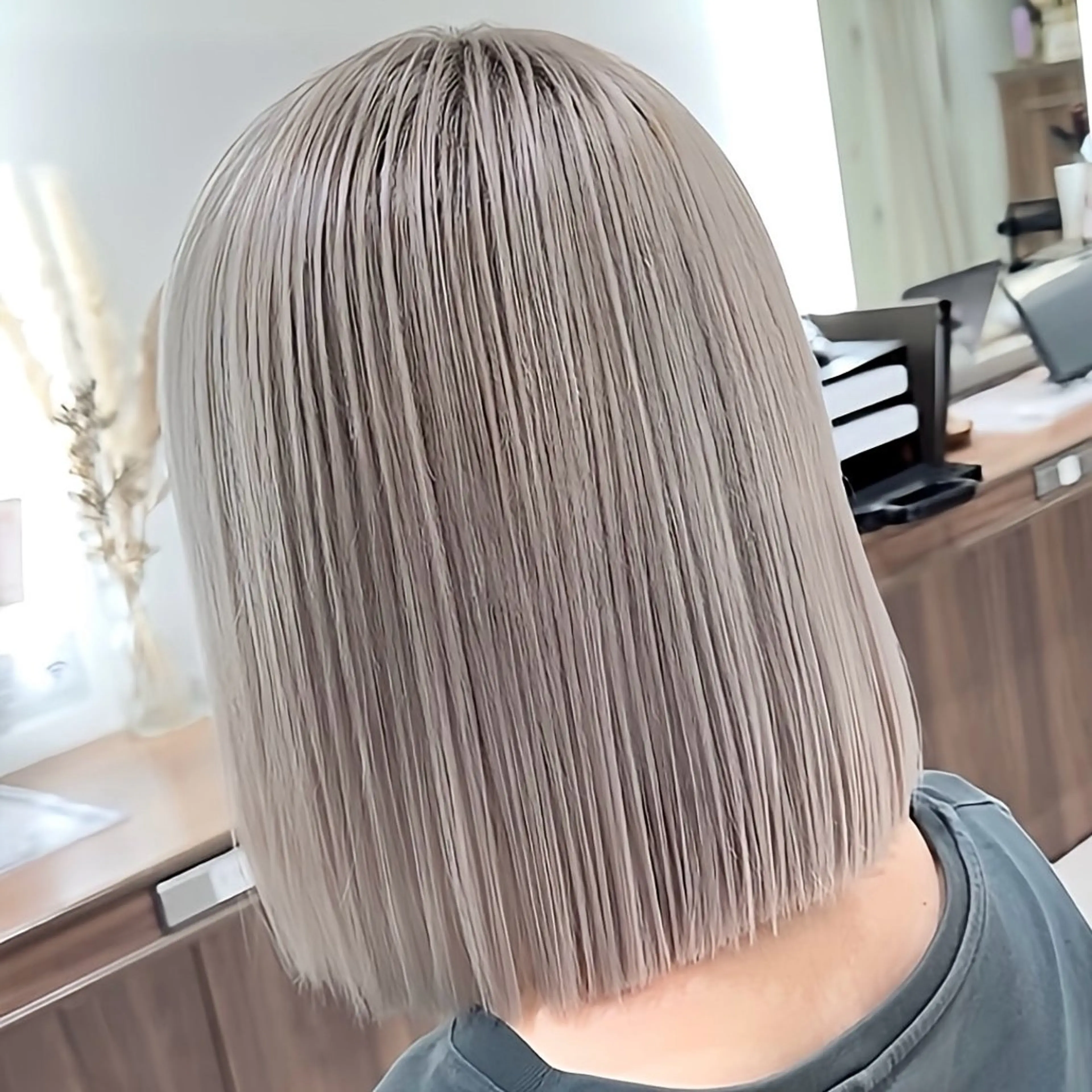 カラー ベージュカラー ブリーチ ケアカラー ダブルカラー ホワイトベージュ ヘアカラー トリートメント 加藤 芽実のヘアスタイル