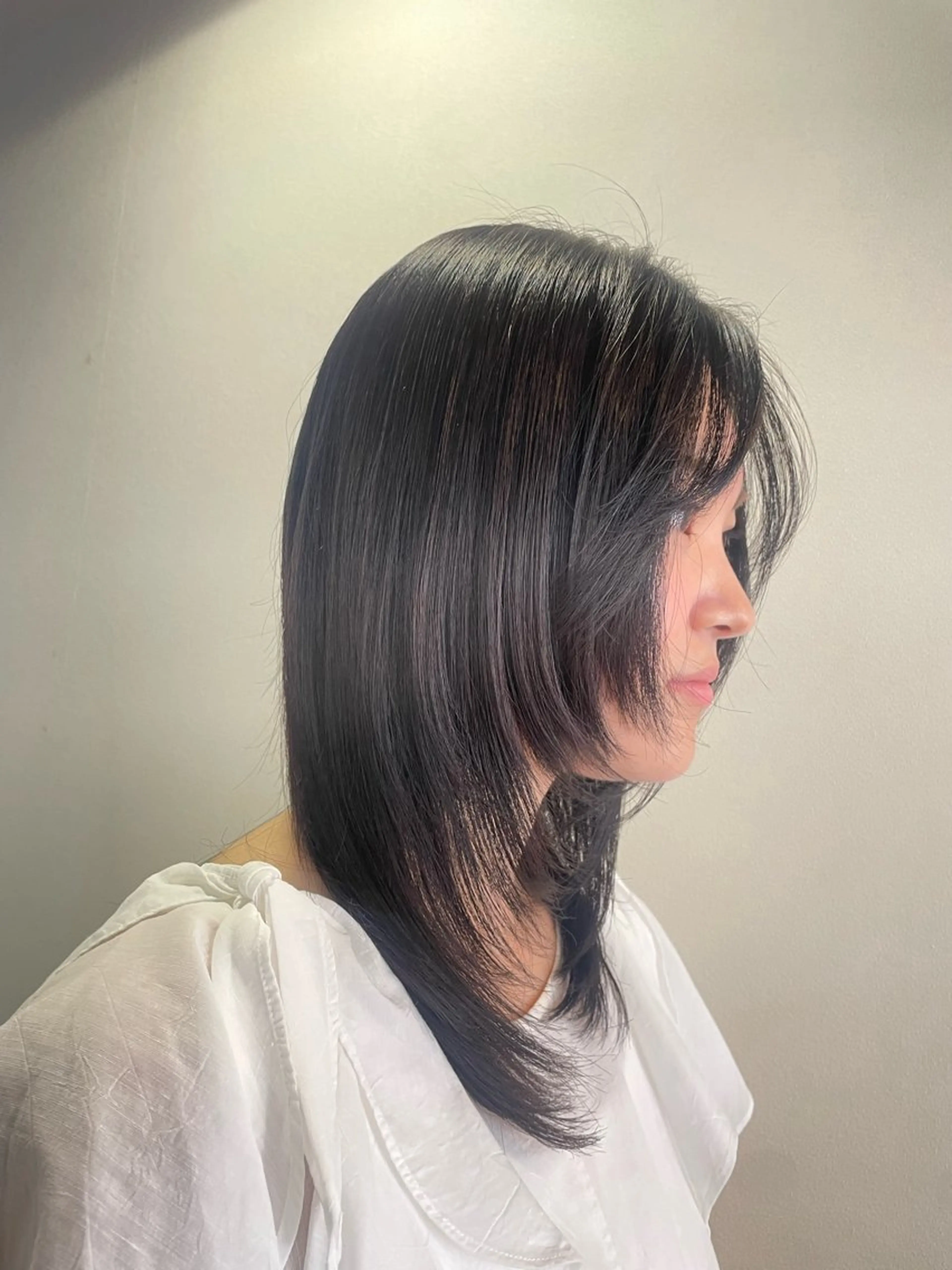 ショート 顔まわりレイヤー 顔周りカット ハイレイヤー レイヤーカット ウルフカット カット ハイトーン/パーソナ ルカラー診断・ユキノのヘアスタイル