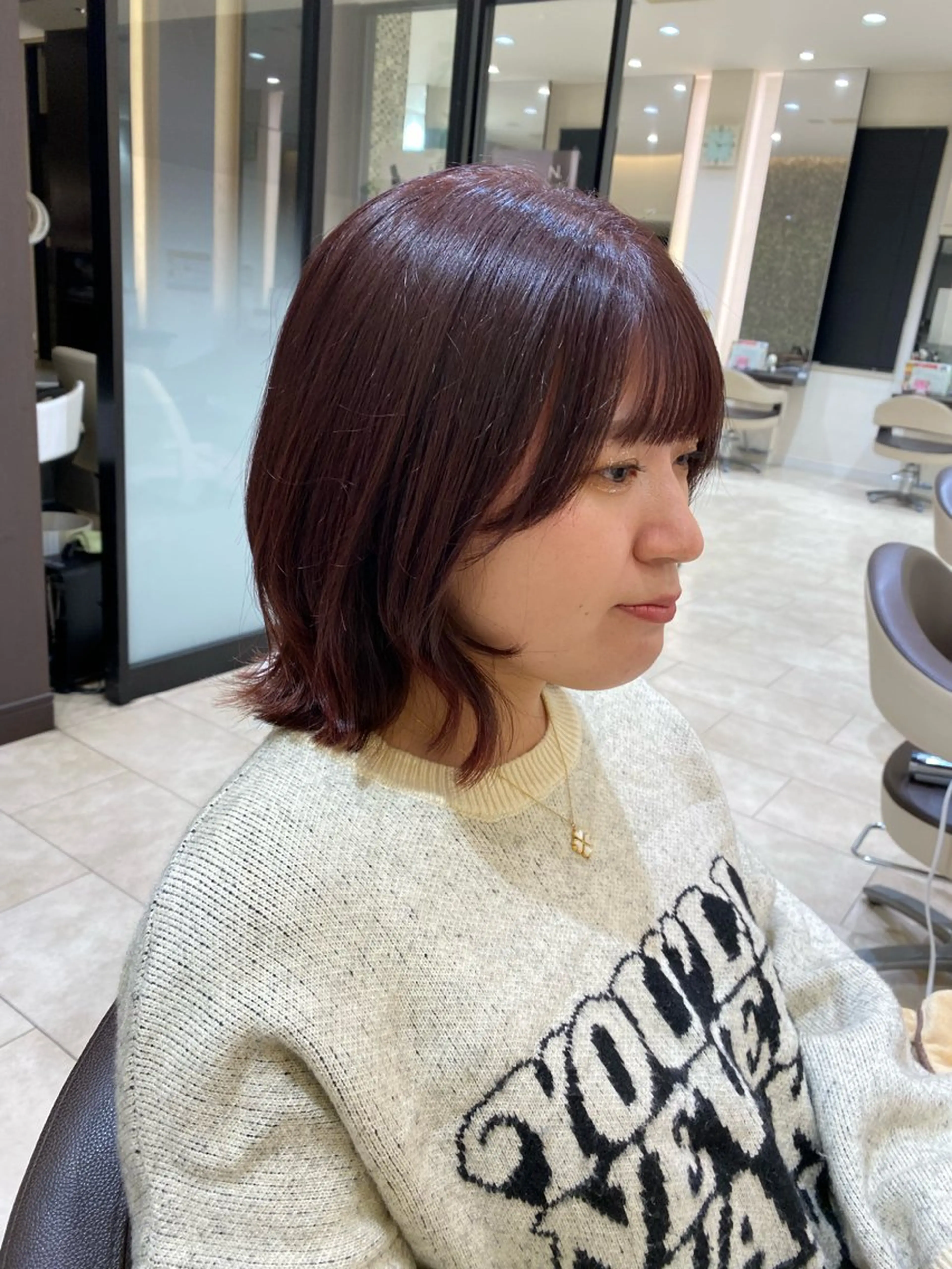 ミディアム カラー ボブレイヤー カシス ボブ レイヤーカット CARDIA LUSSO所属・松下 美希のヘアスタイル