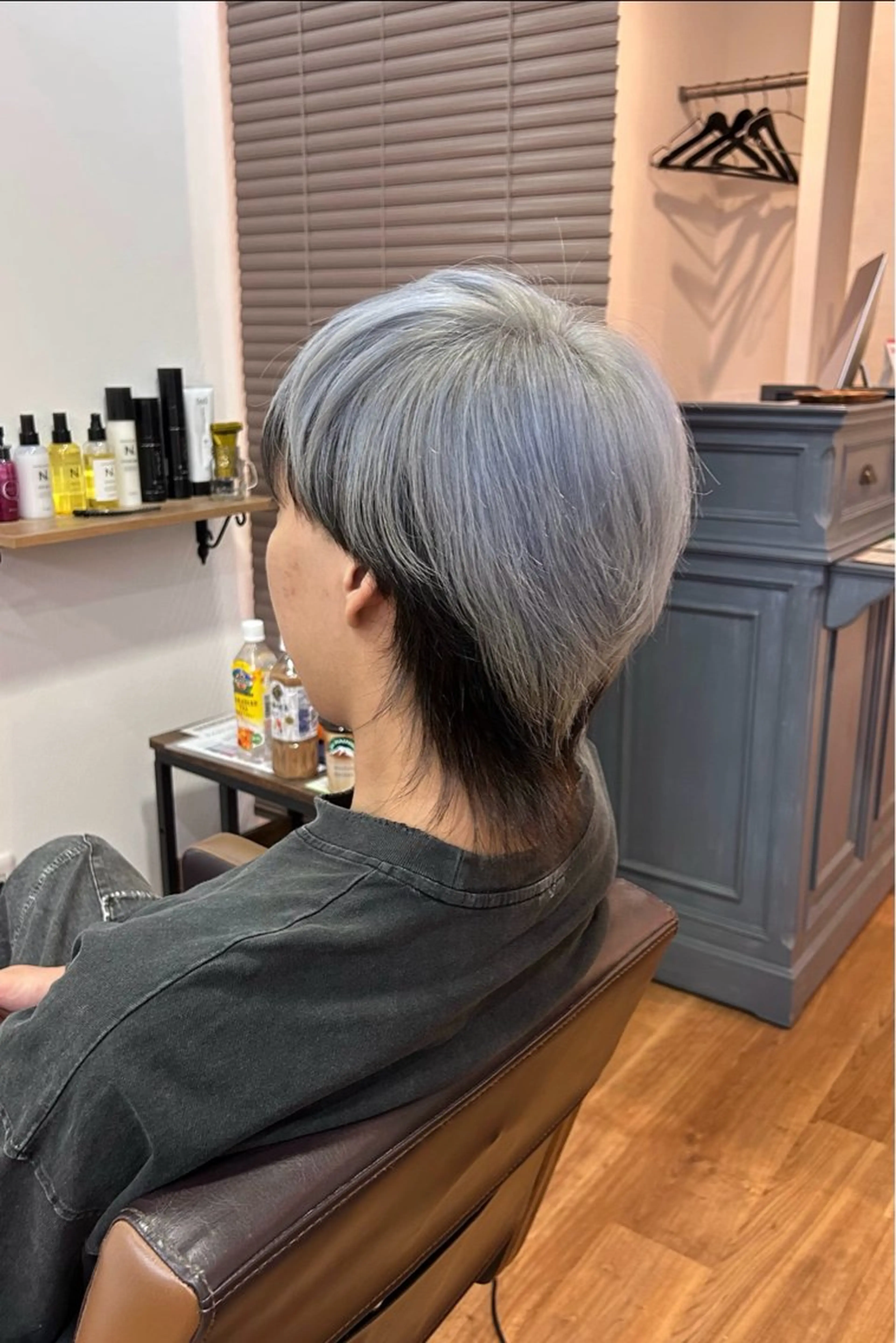 ショート カラー メンズ メンズブリーチ メンズウルフカット ブリーチ ショートヘア ウルフカット flower所属・原田 歩実のヘアスタイル