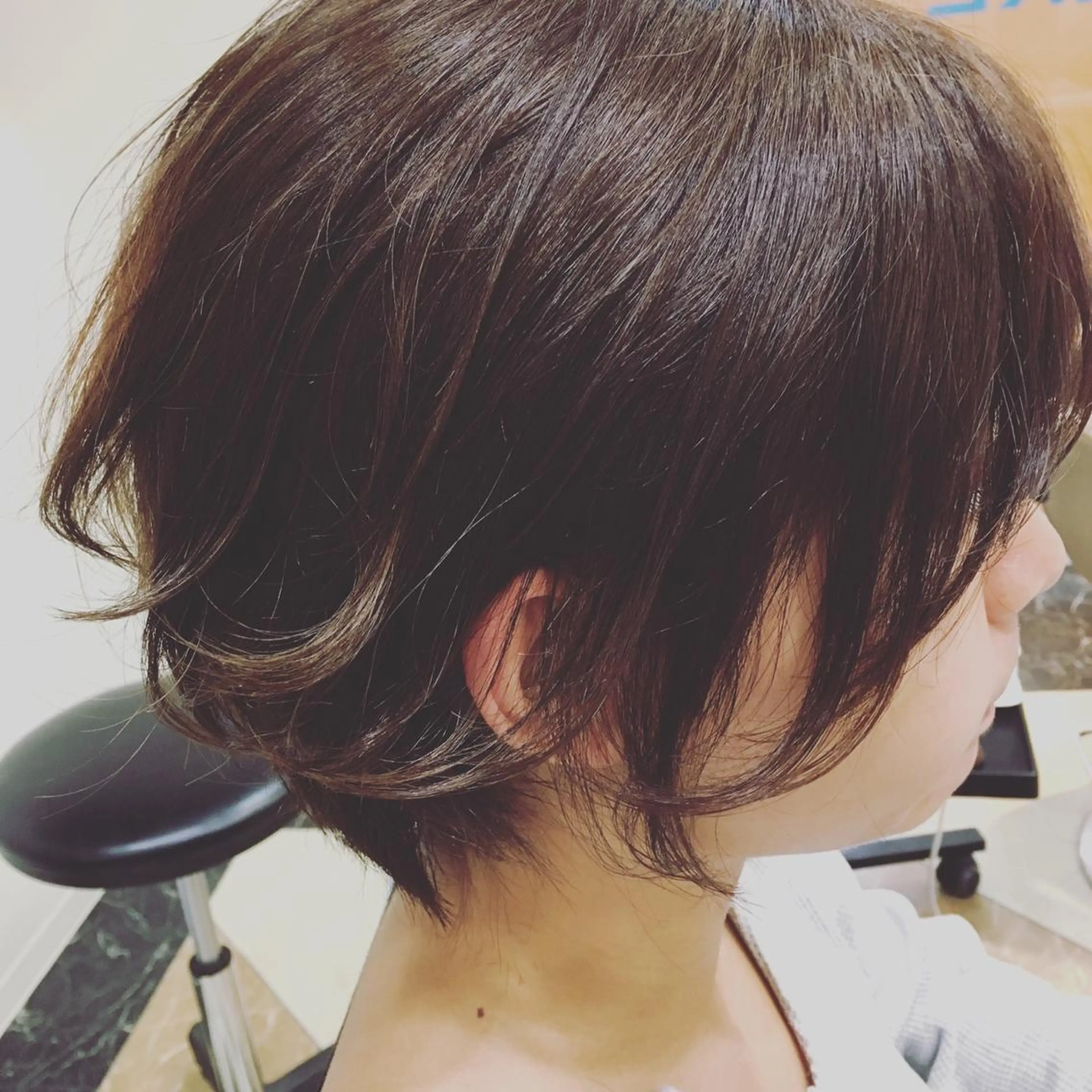 ショート ショートヘア 外ハネヘア カット ヘアカラー 阪口 雄佑のヘアスタイル