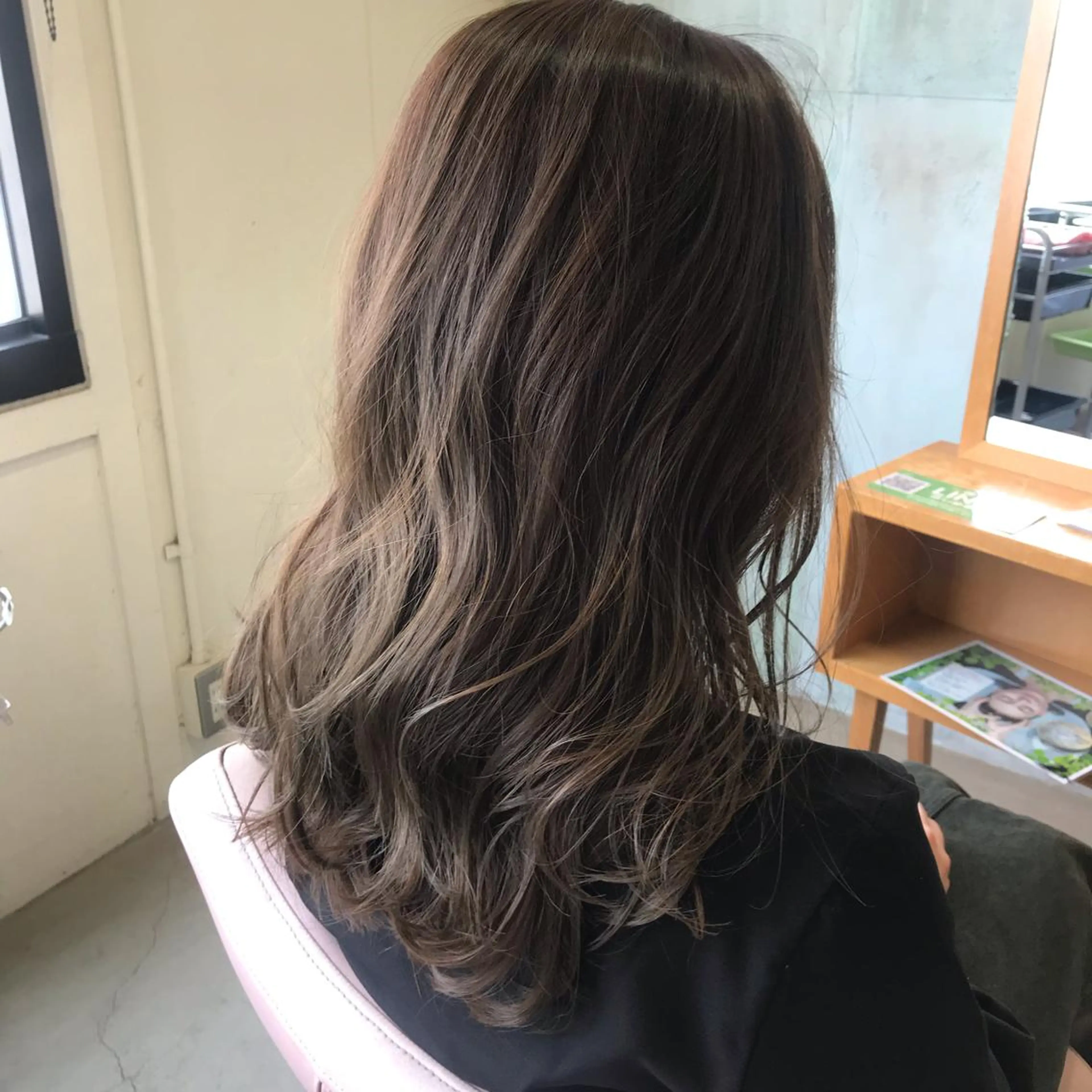 セミロング カラー 中村 瑞希のヘアスタイル