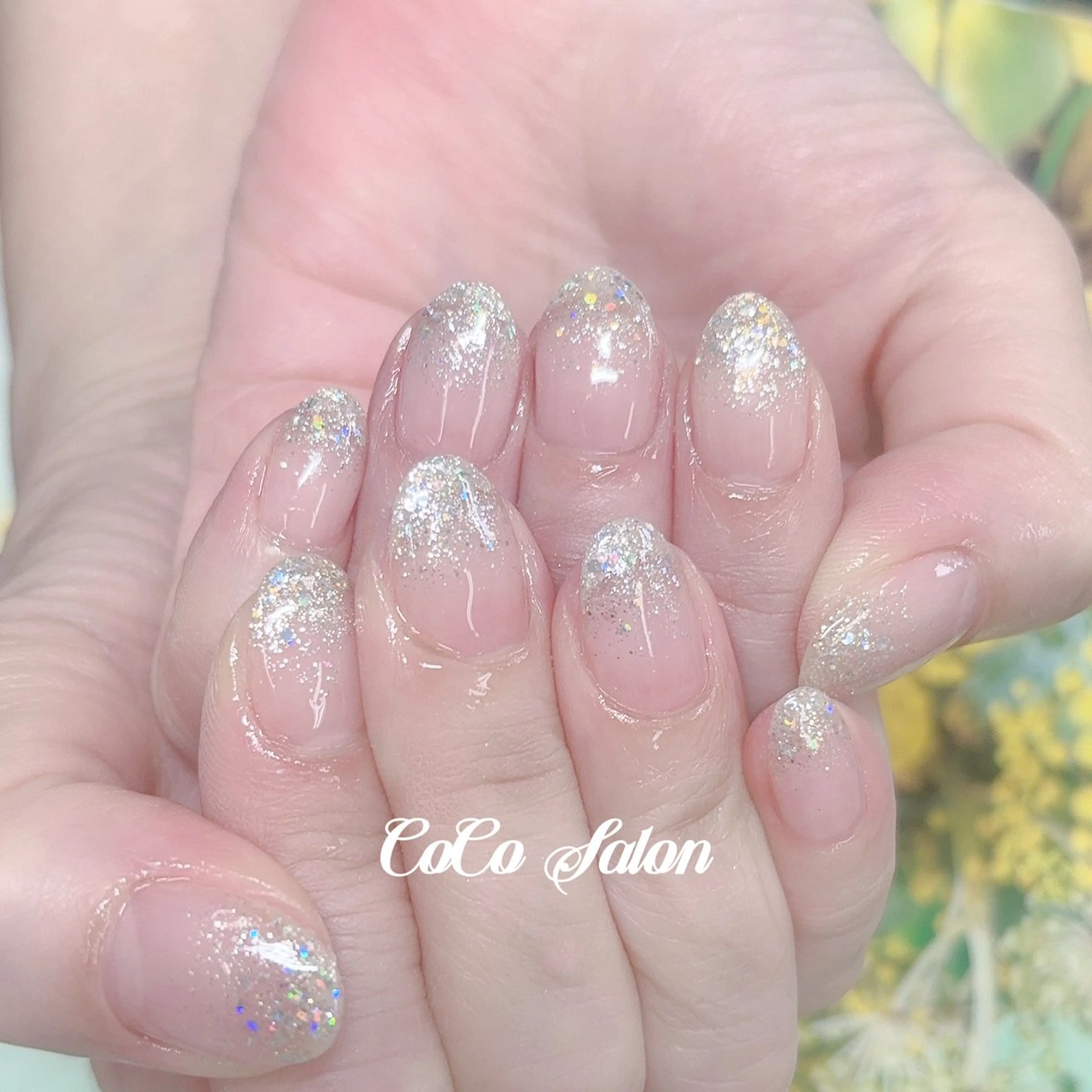 ネイル グラデーション ホログラムネイル キラキラネイル ラメ(グリッター) ラメグラデーション ハンドネイル CoCoSalon ネイル/まつ毛予約のネイルデザイン