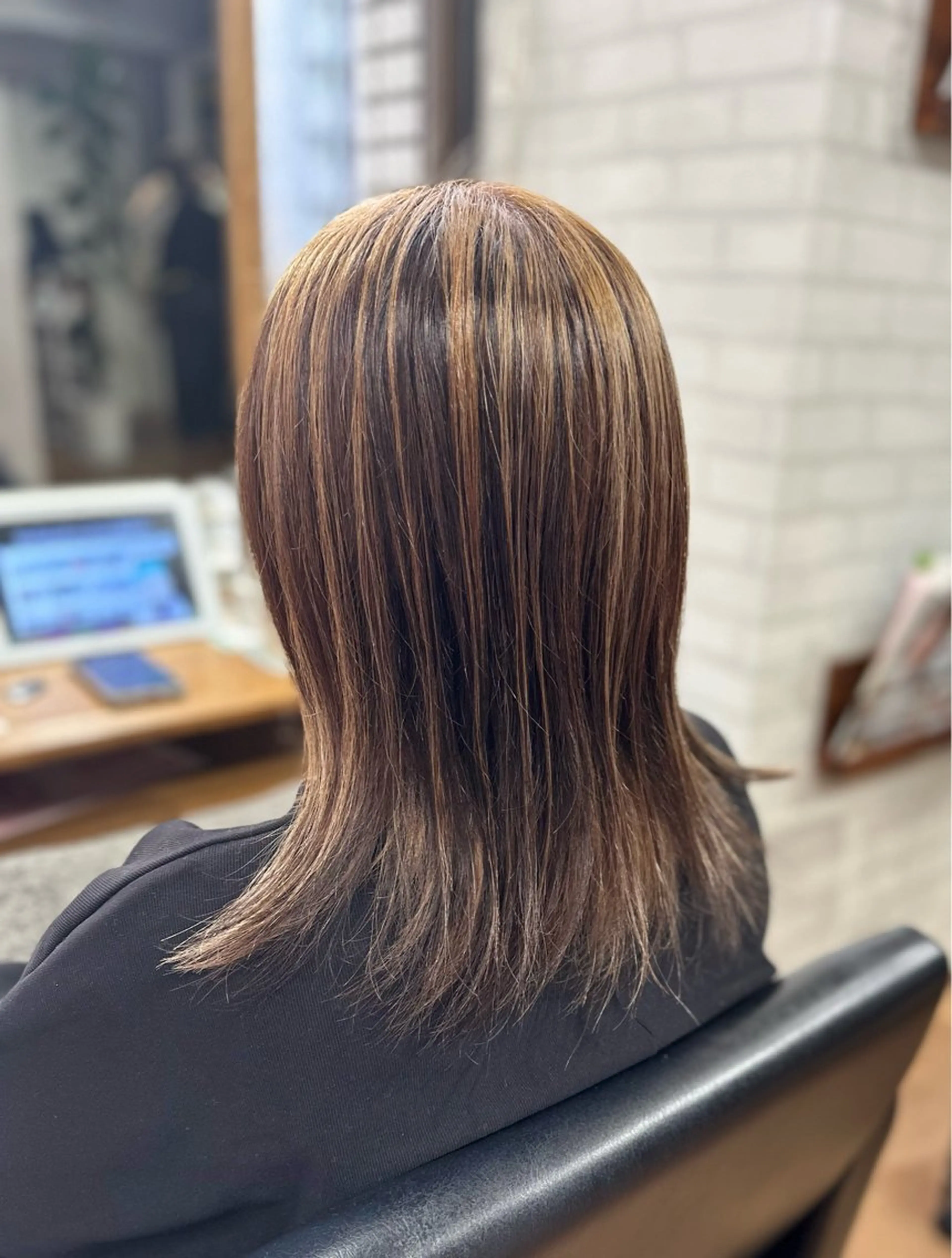 ミディアム ヘアカラー ✂️秋葉原 🤍YURI🤍のヘアスタイル