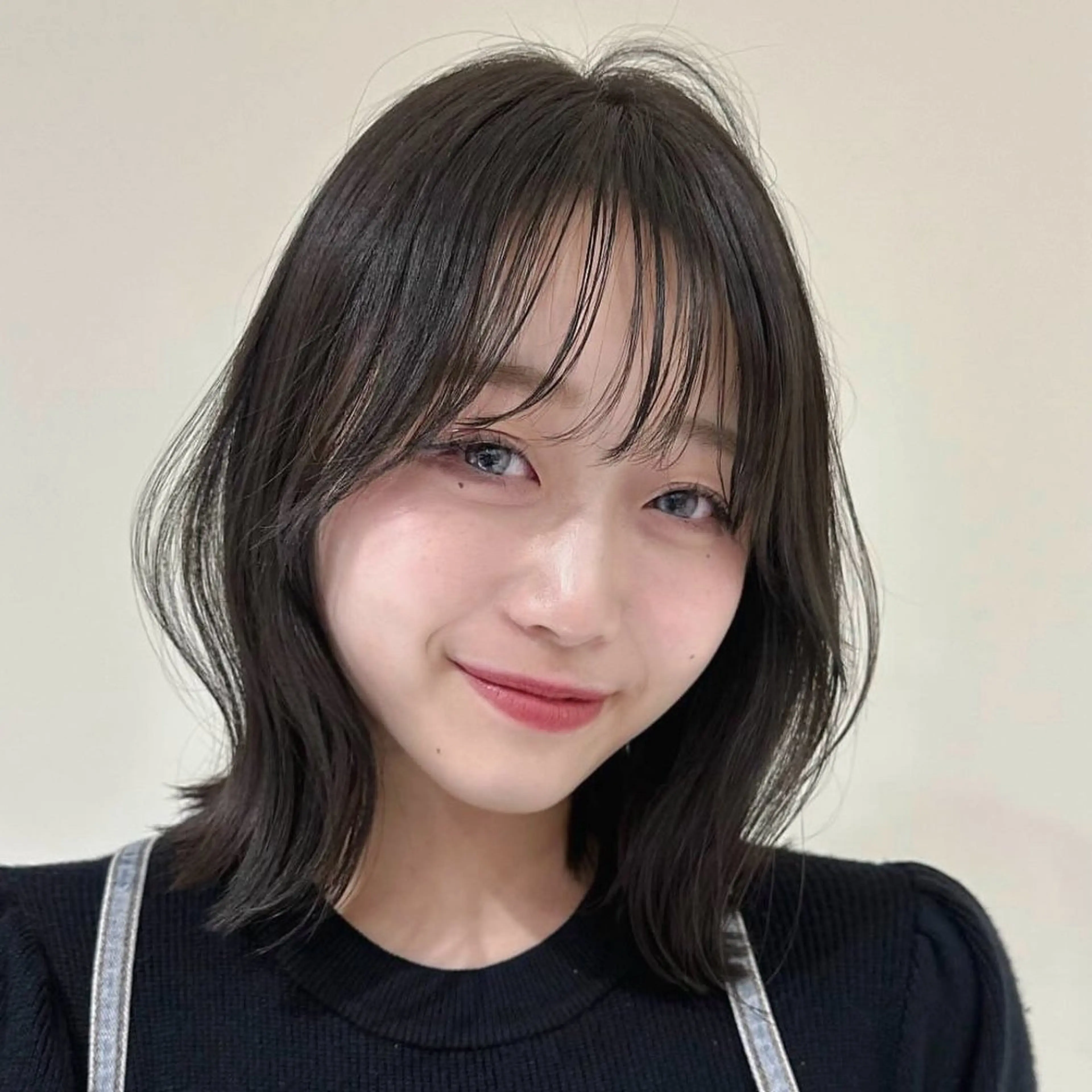 ショート カラー グレージュ 🎗️似合わせ/小顔 顔周りカット/透明感のヘアスタイル