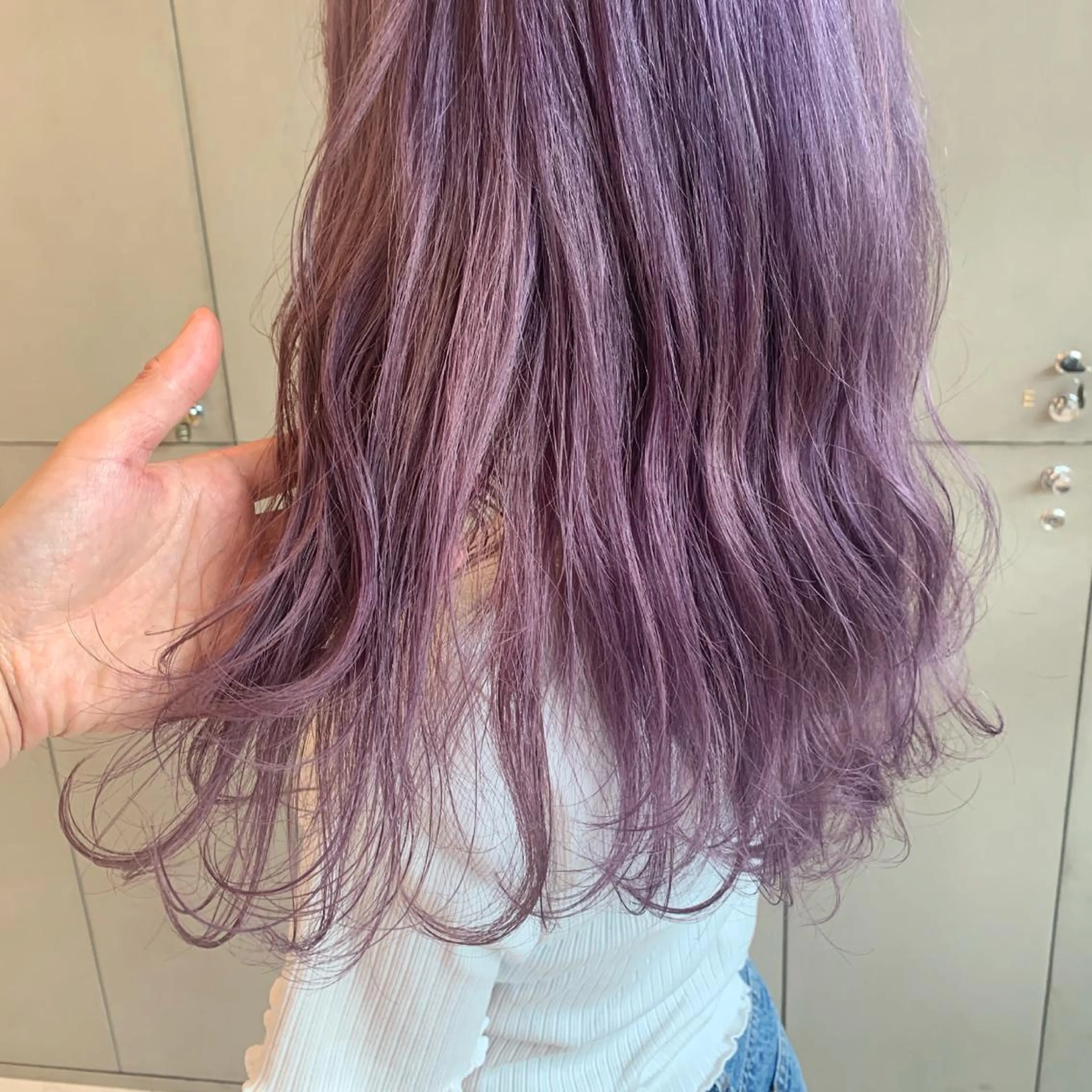 ロング カラー ブリーチ バイオレットカラー 古屋 花織のヘアスタイル