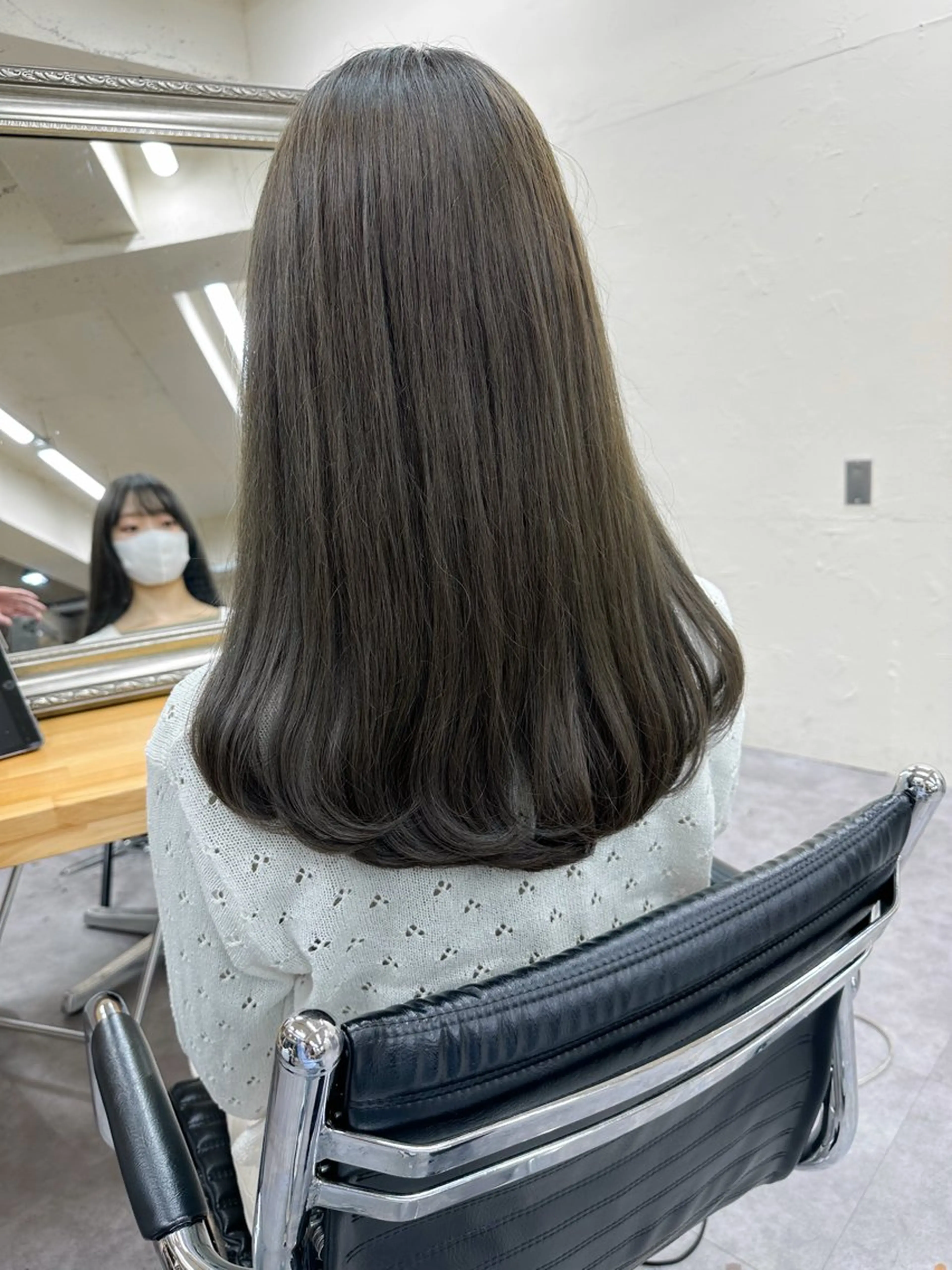 セミロング 池袋🫧mio🫧 透明感ワンカラー🫧のヘアスタイル
