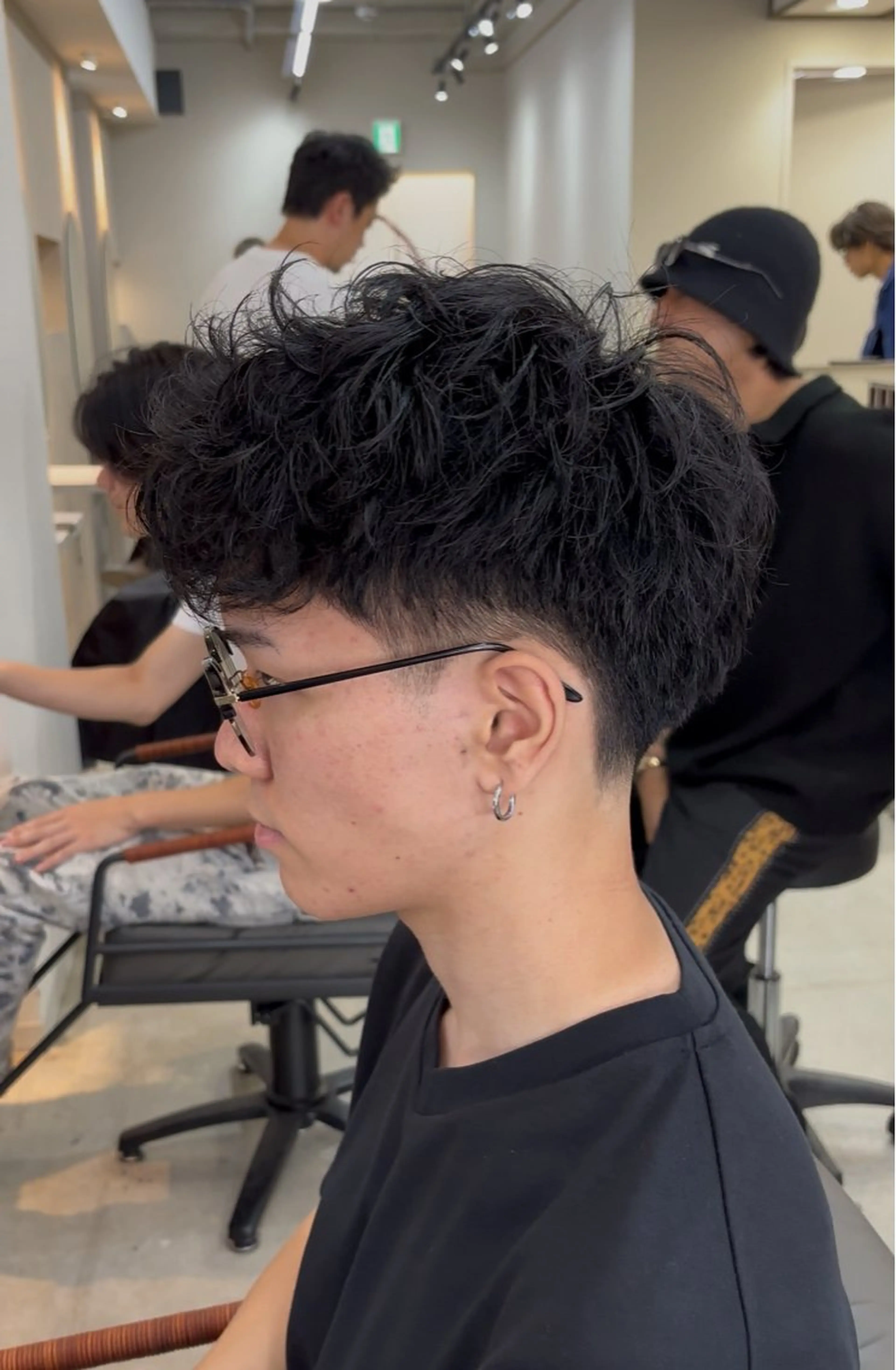ショート パーマ メンズ 渡 汐音のヘアスタイル