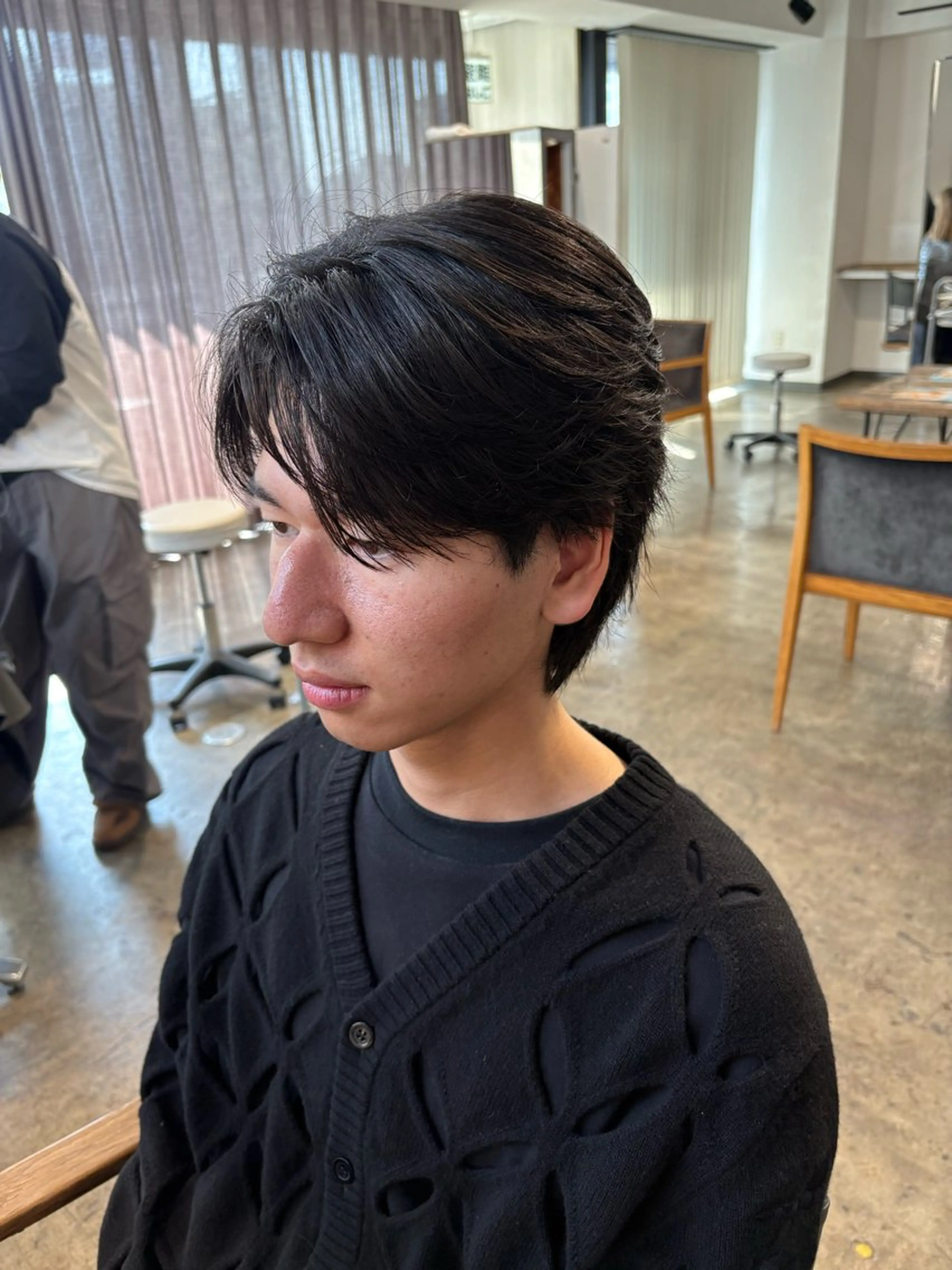 ショート パーマ メンズ センターパート ダウンパーマ フェザーパーマ カルマパーマ メンズ韓国風 カット フェザーパーマ癖毛 曲がる縮毛矯正森岡のヘアスタイル
