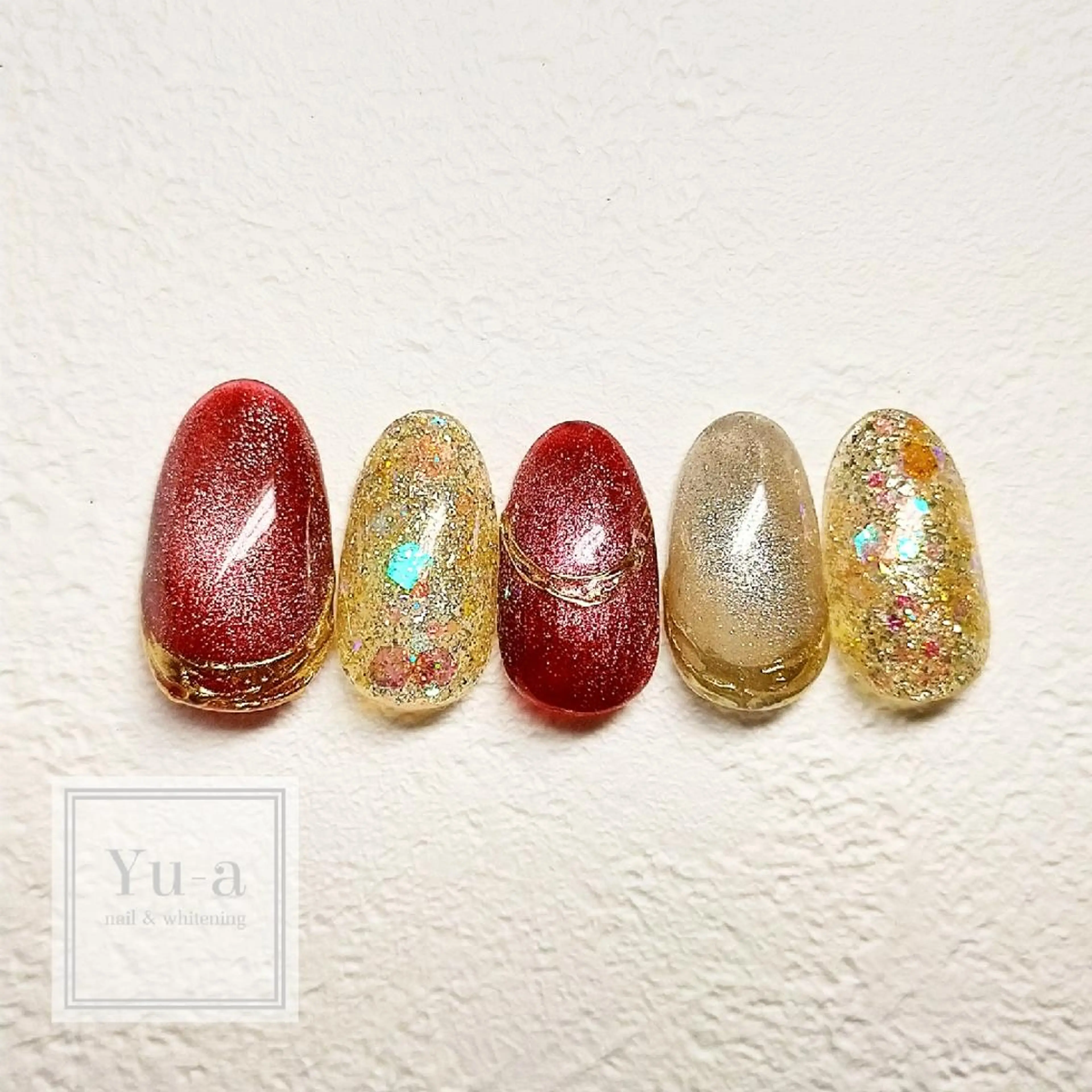 ネイル マグネットネイル ミラーネイル ニュアンスネイル ホワイト 冬ネイル yu-a☆  ネイル ＆ホワイトニングのネイルデザイン