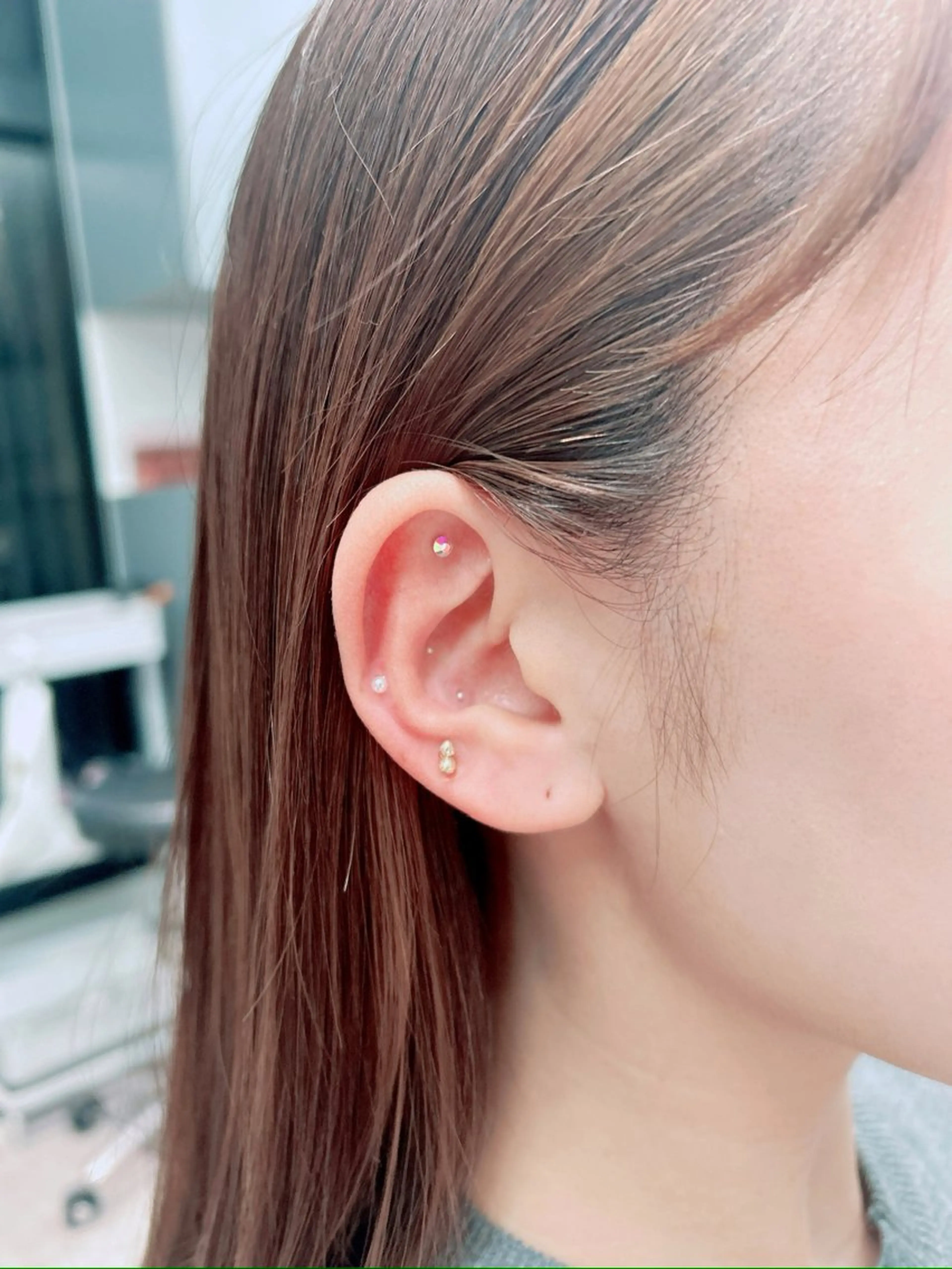 耳ツボジュエリー（＋ヘアメニュー）の写真