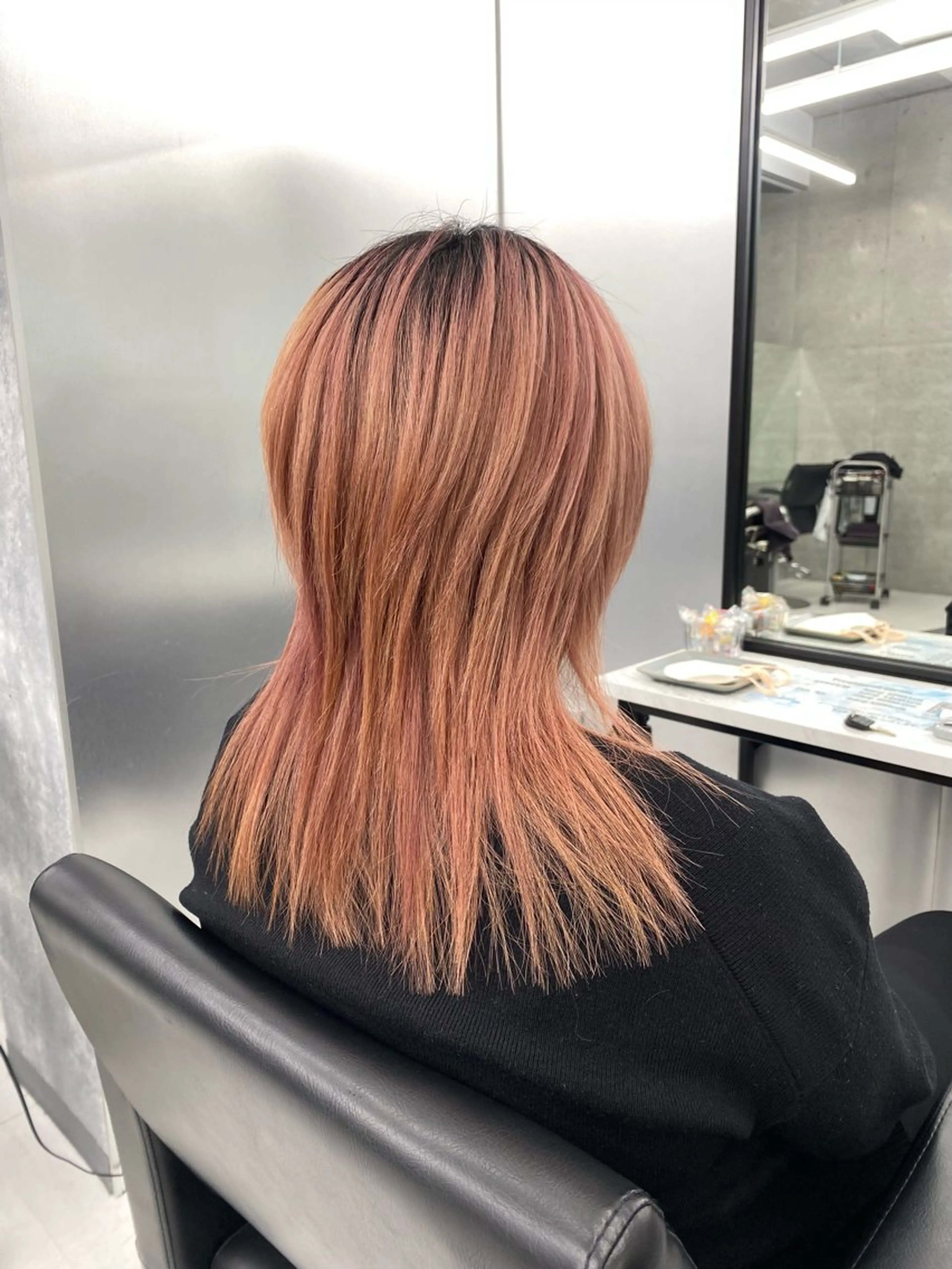 セミロング カット デザインカラー🕊️ イオのヘアスタイル
