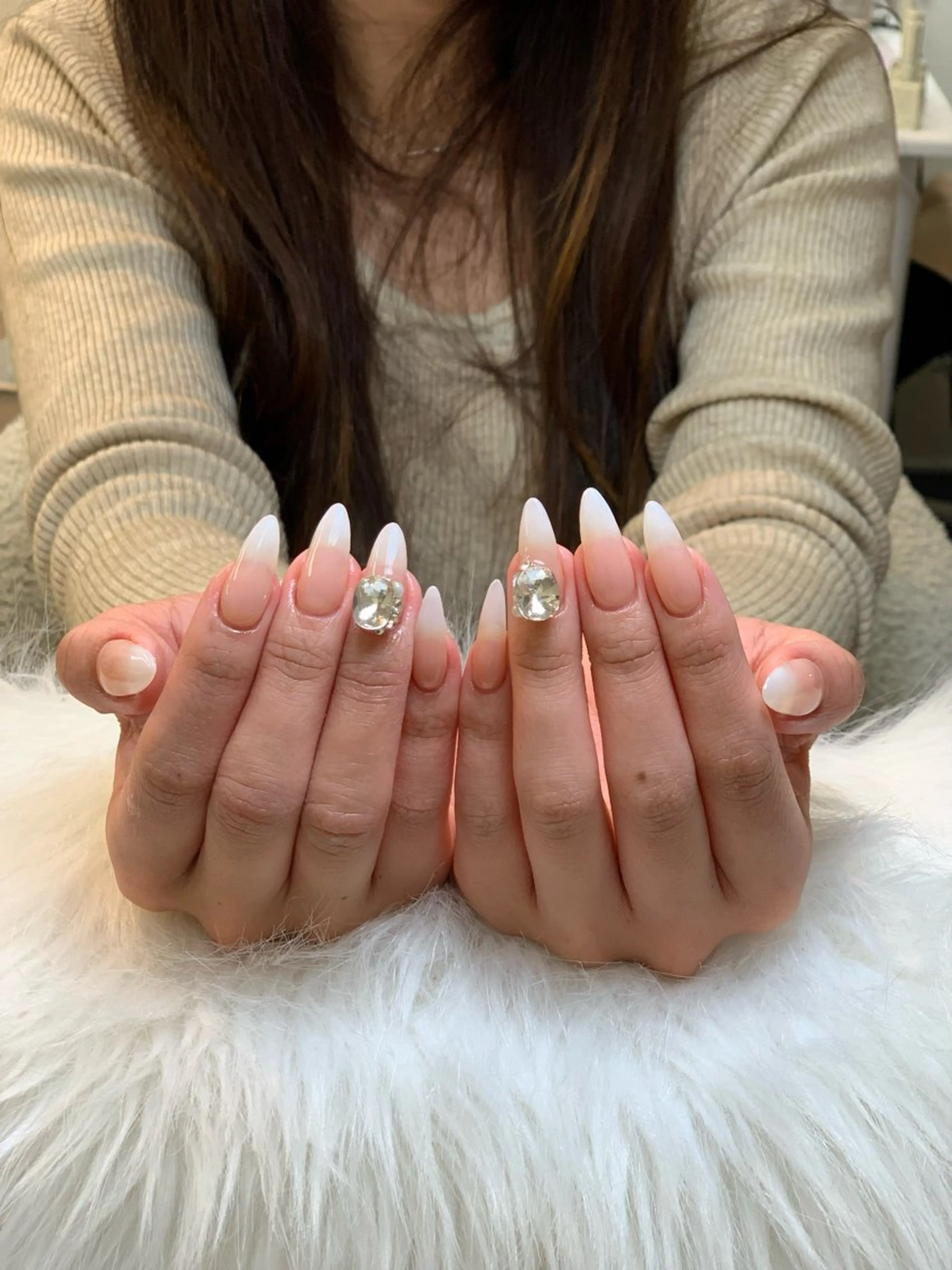 ネイル アートネイル オーロラネイル チークネイル 長さ出し フットネイル ハンドネイル Cloudy Chan 歌舞伎町のネイルデザイン