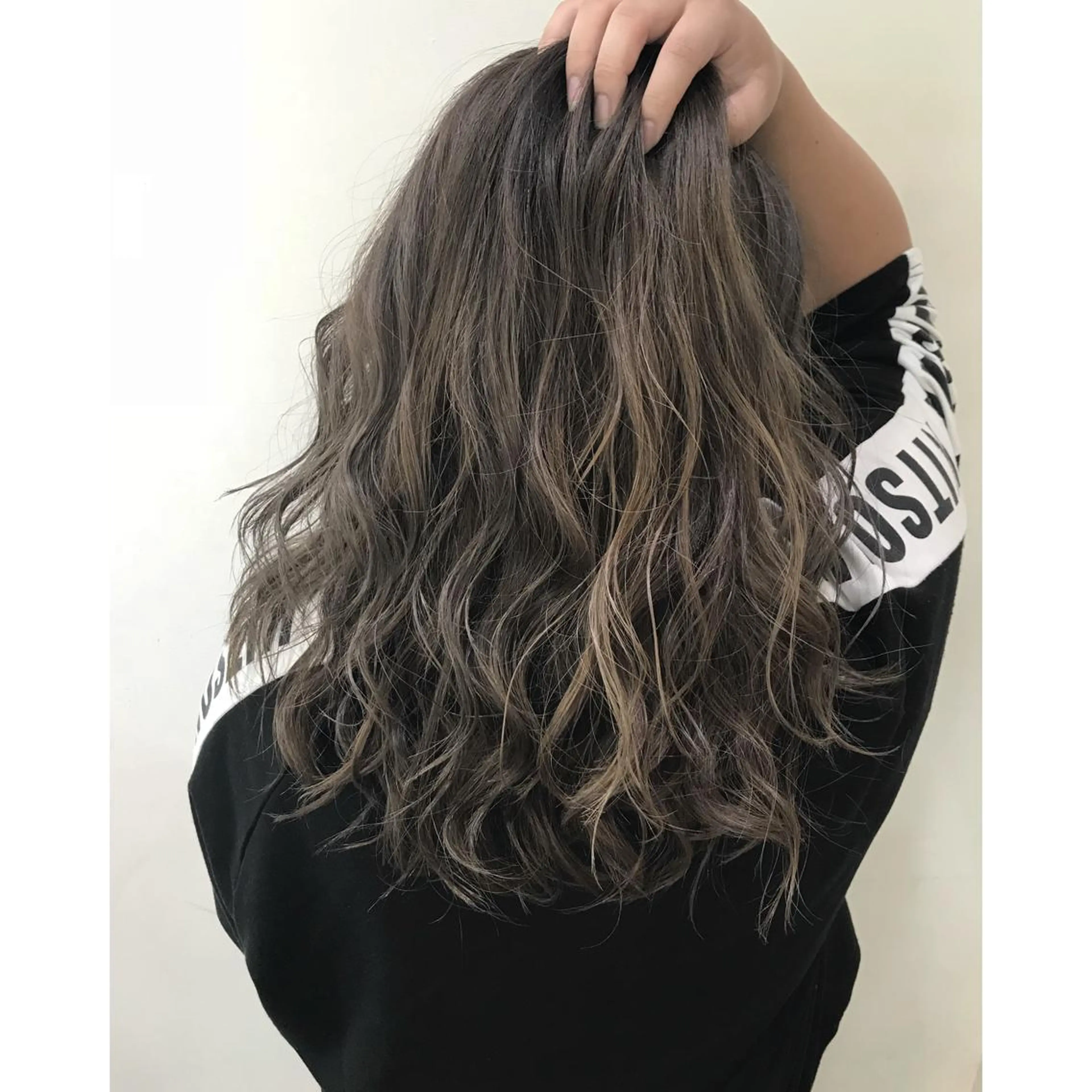 ロング カラー アディクシーカラー ブリーチ ハイライトカラー ハイライト トリートメント 坂西 春果のマツエク・マツパデザイン